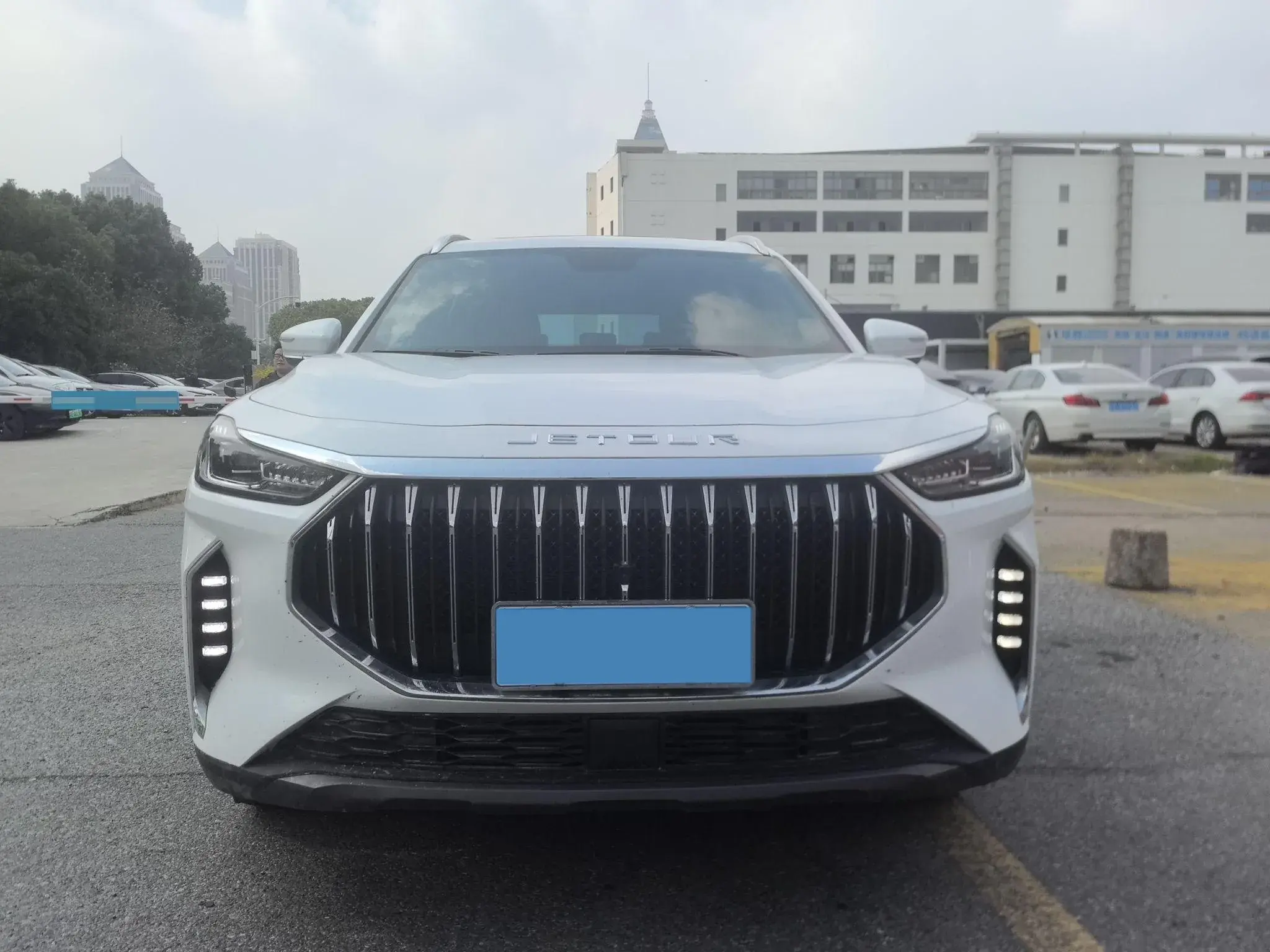 2023 JETOUR X70 thumbnail 2