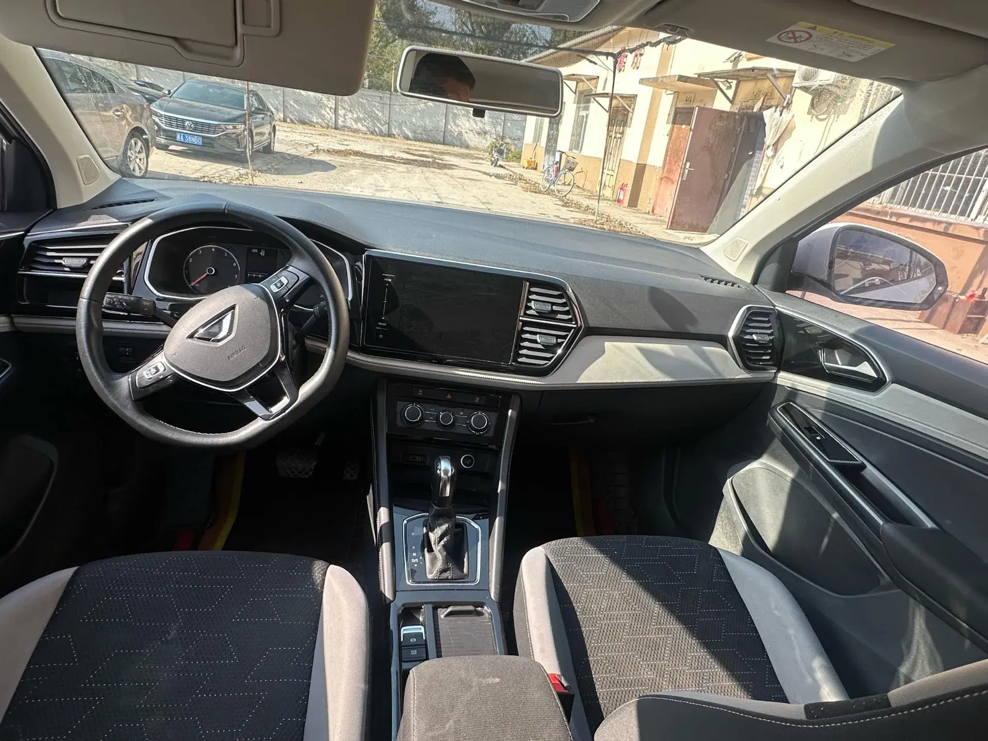 2023 JETTA VS5 thumbnail 3