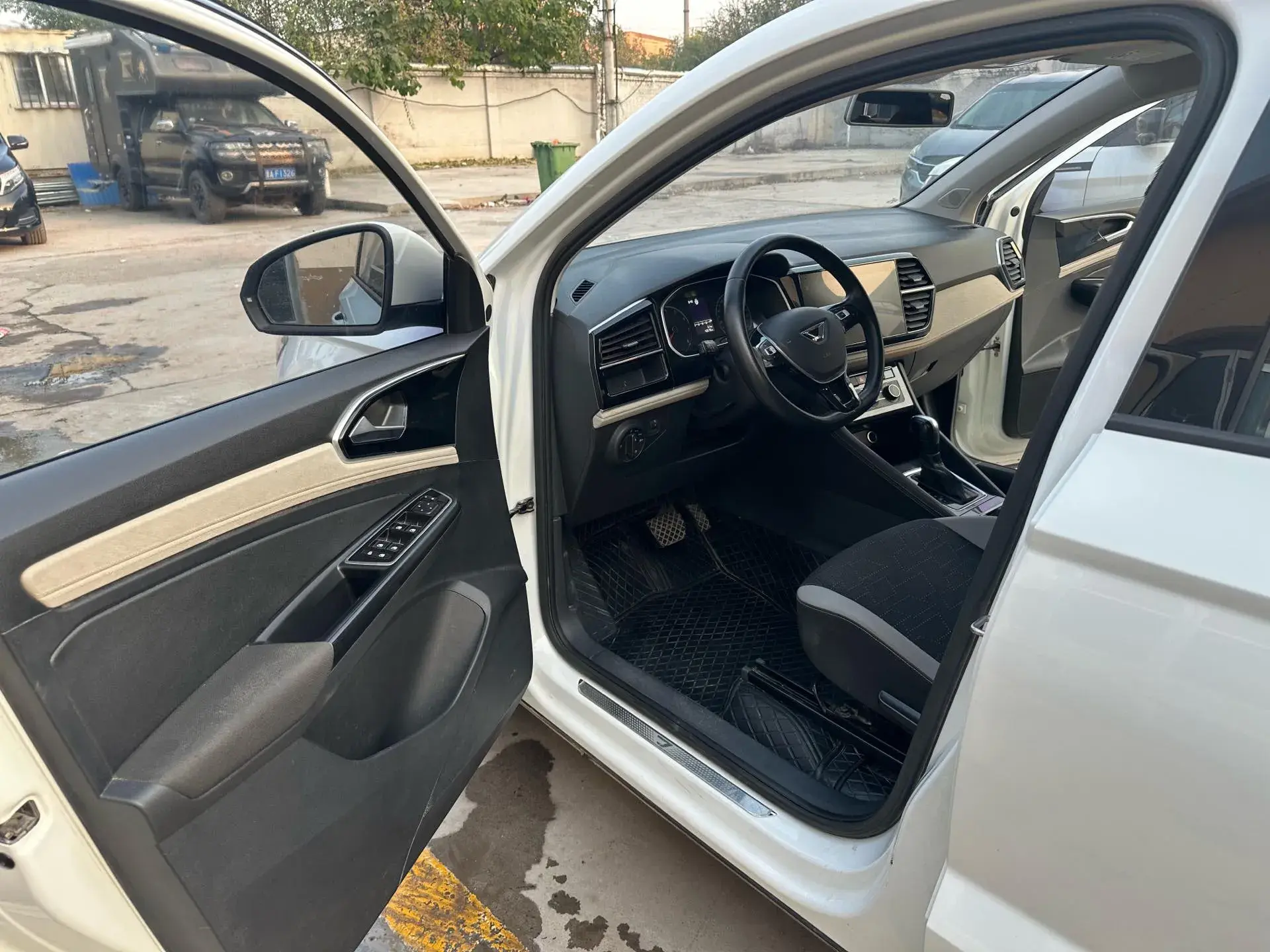 2023 JETTA VS5 thumbnail 2