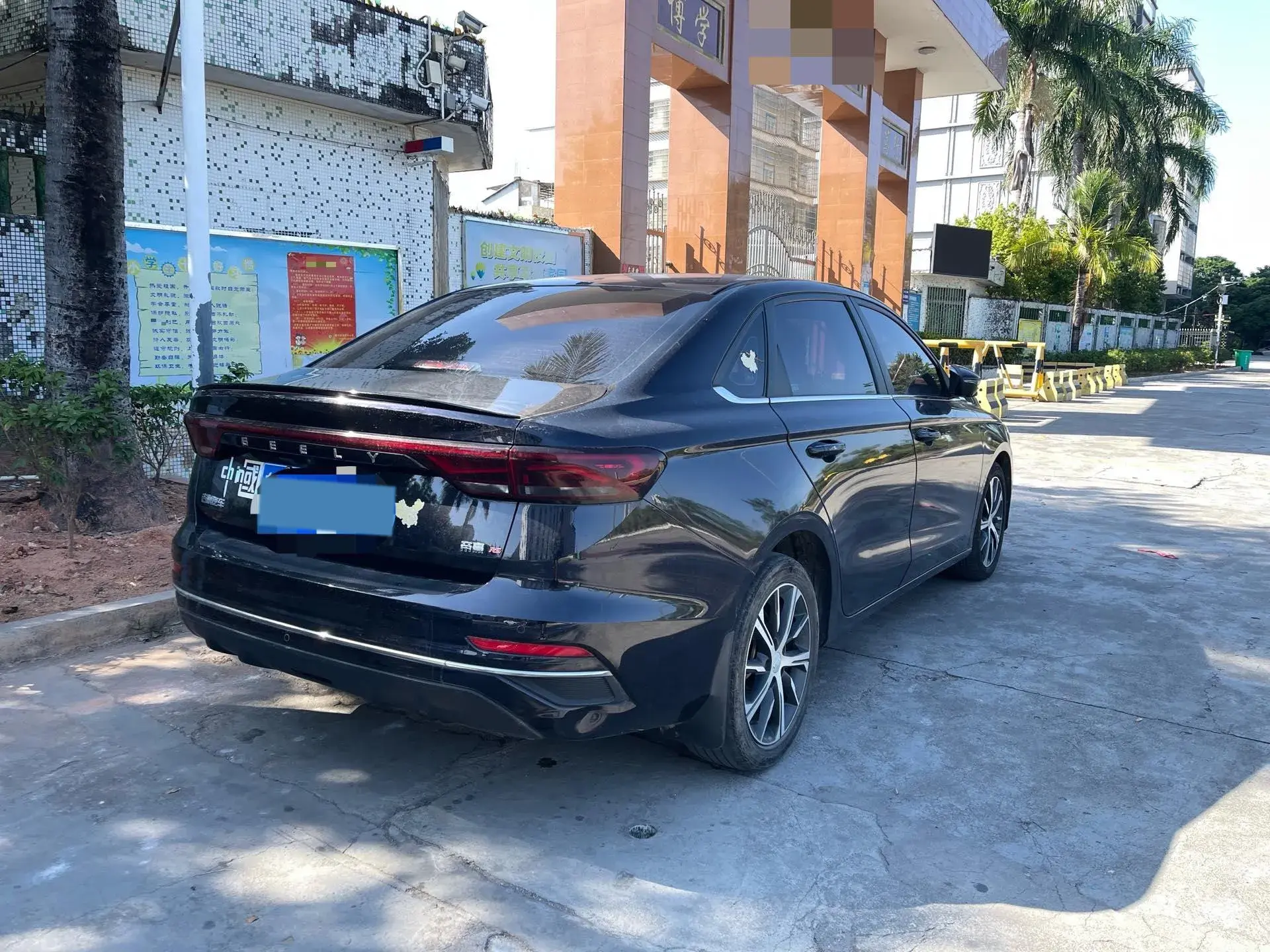 2022 GEELY EMGRAND thumbnail 2