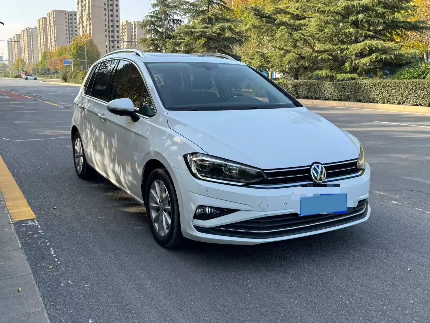 2019 VOLKSWAGEN GOLF thumbnail 3