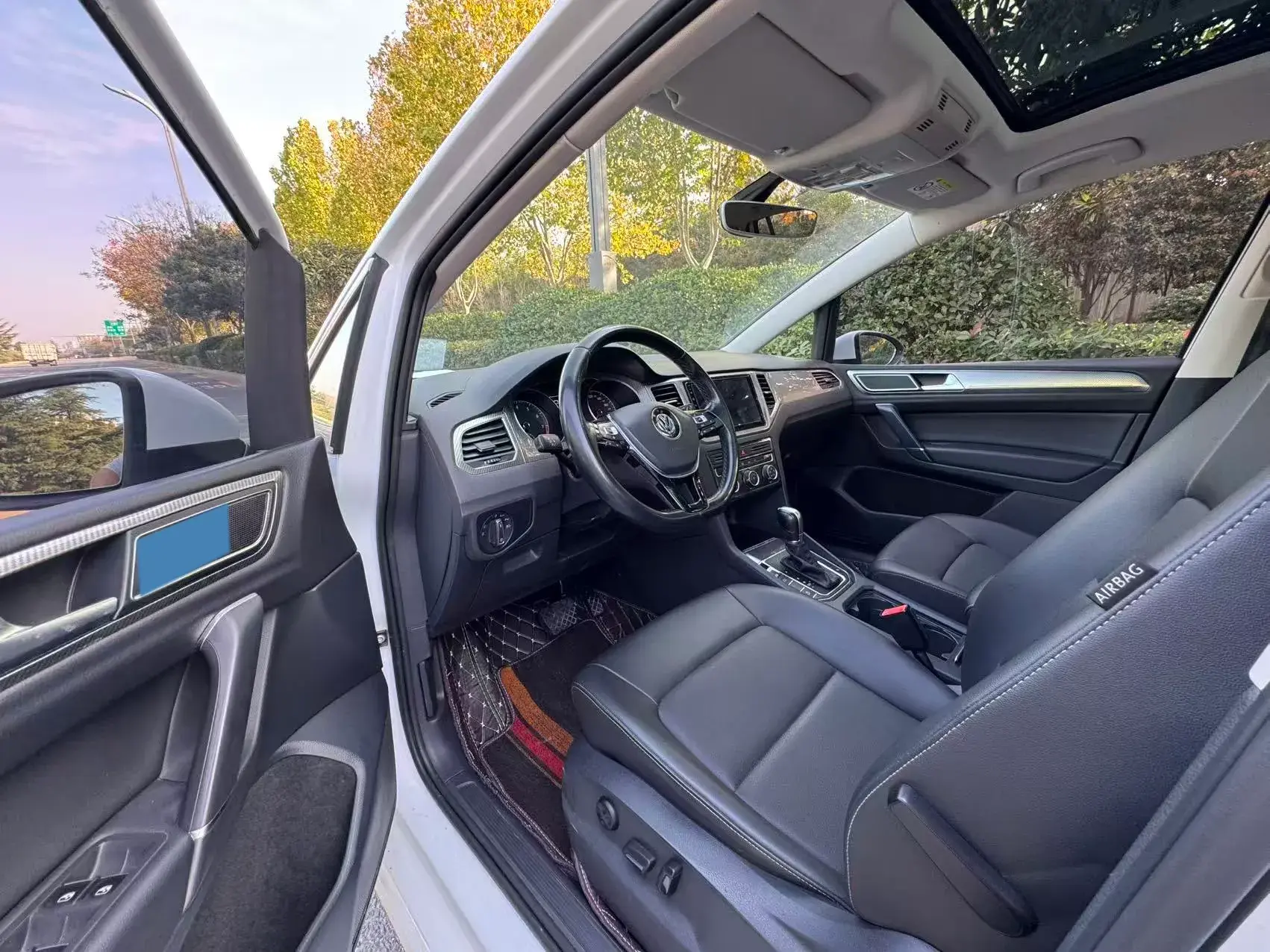 2019 VOLKSWAGEN GOLF thumbnail 4