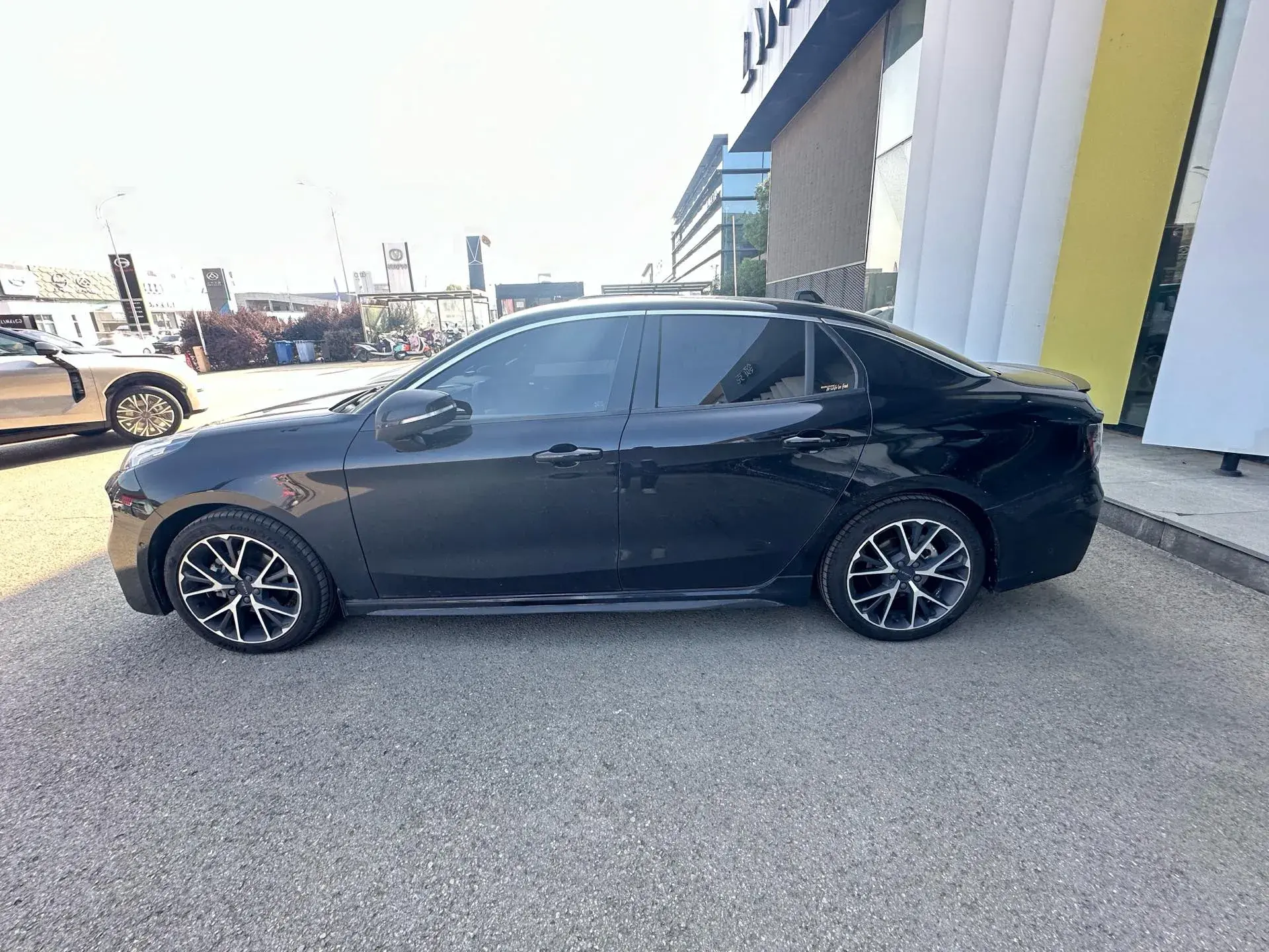 2021 LYNK&CO 03 thumbnail 3