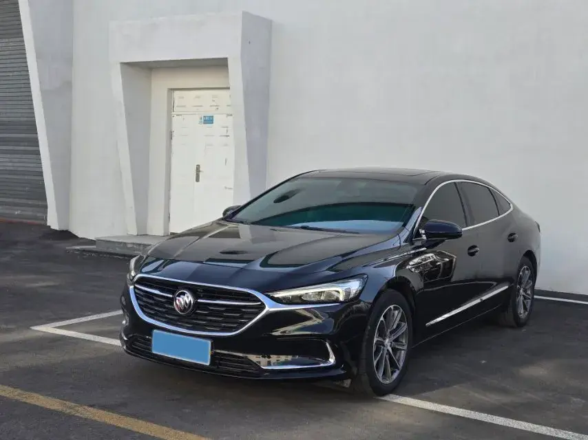 2019 BUICK LARCOSSE view 1