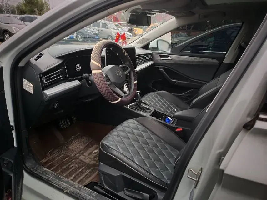 2023 VOLKSWAGEN SAGITAR thumbnail 4