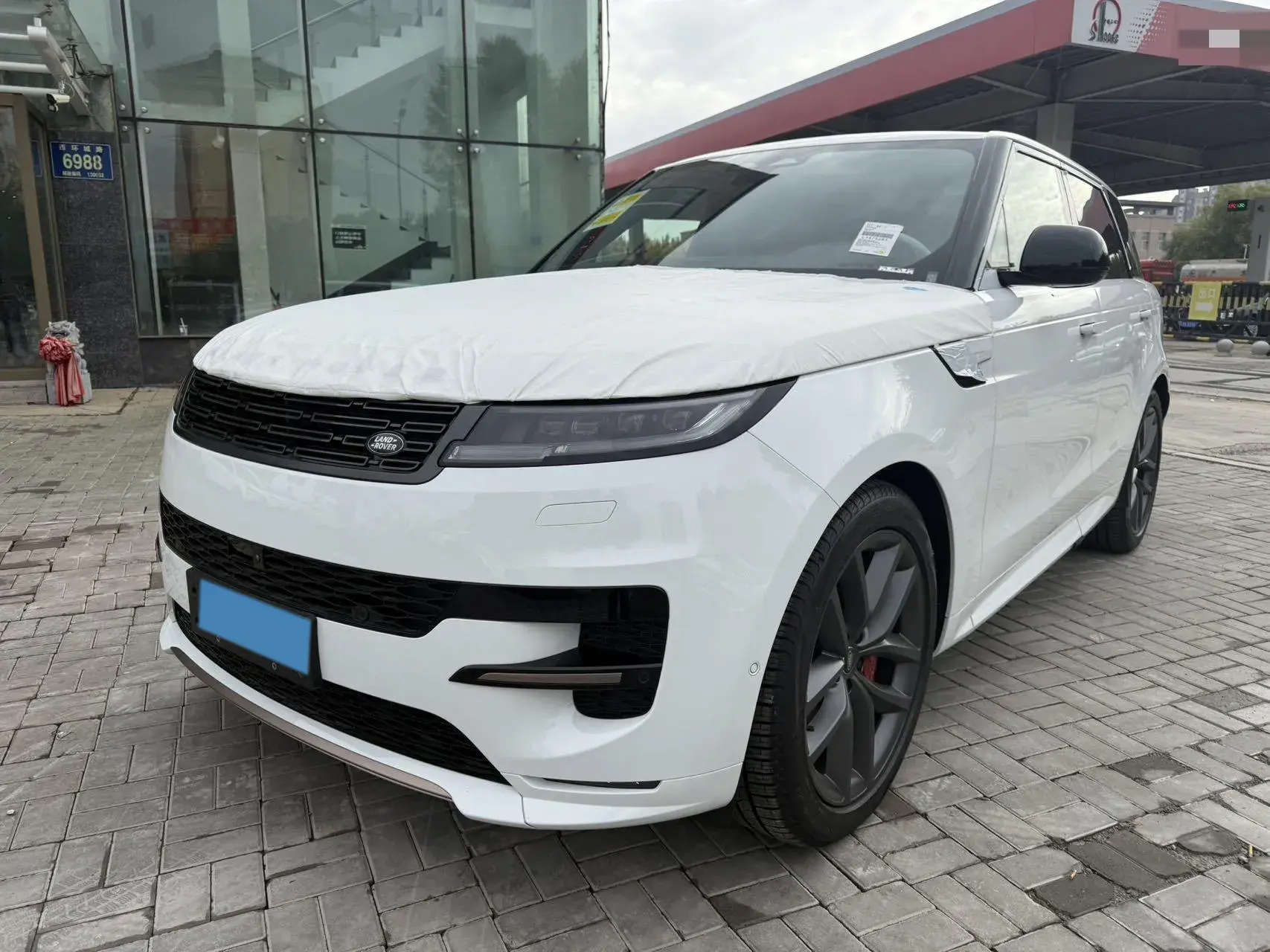 2025 LAND ROVER view 1