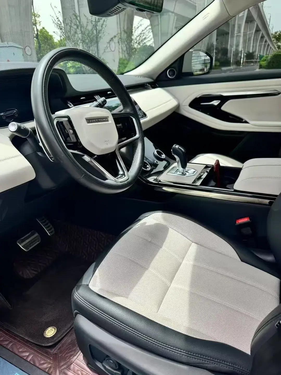 2022 LAND ROVER thumbnail 4