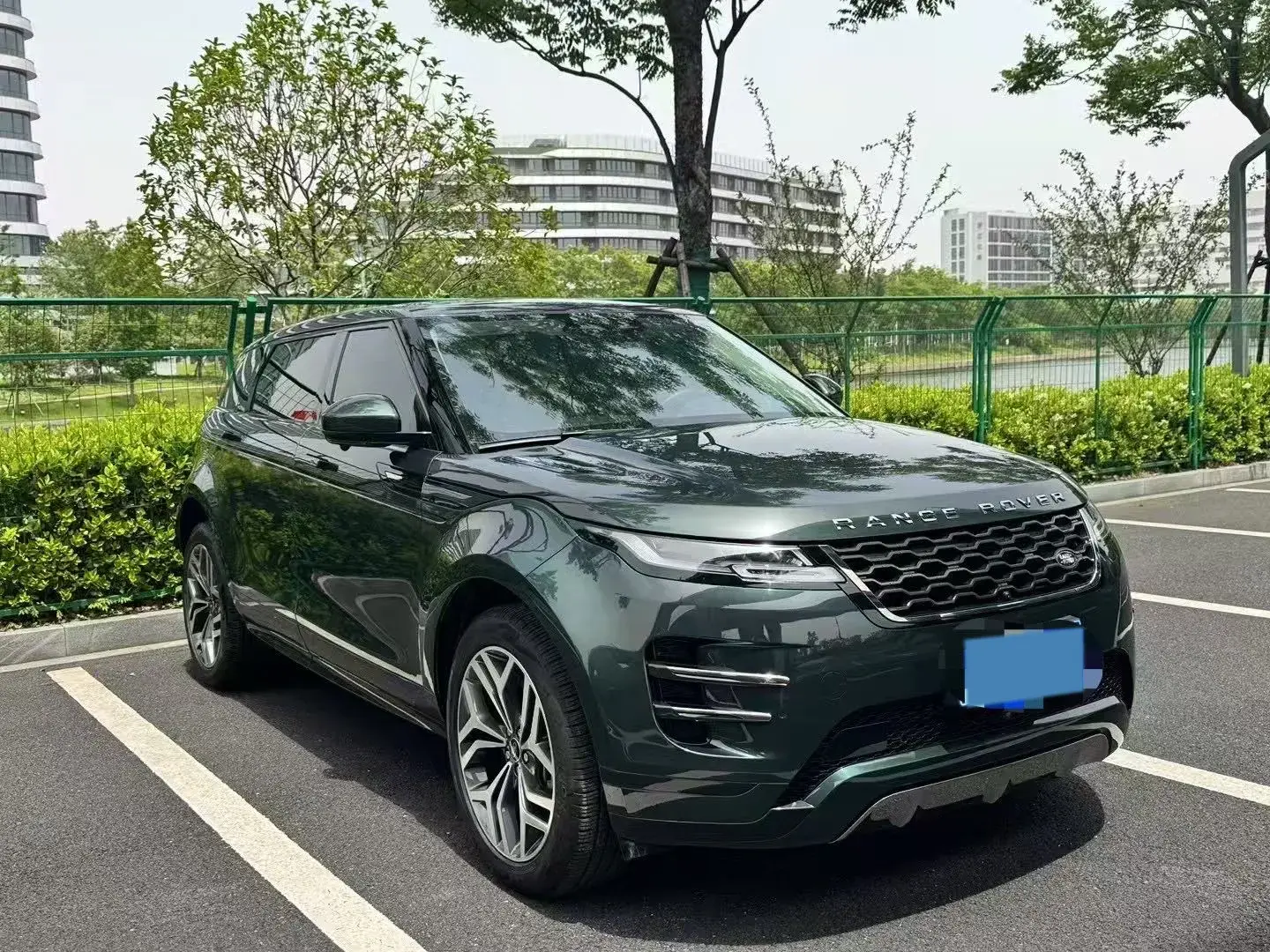 2022 LAND ROVER thumbnail 3