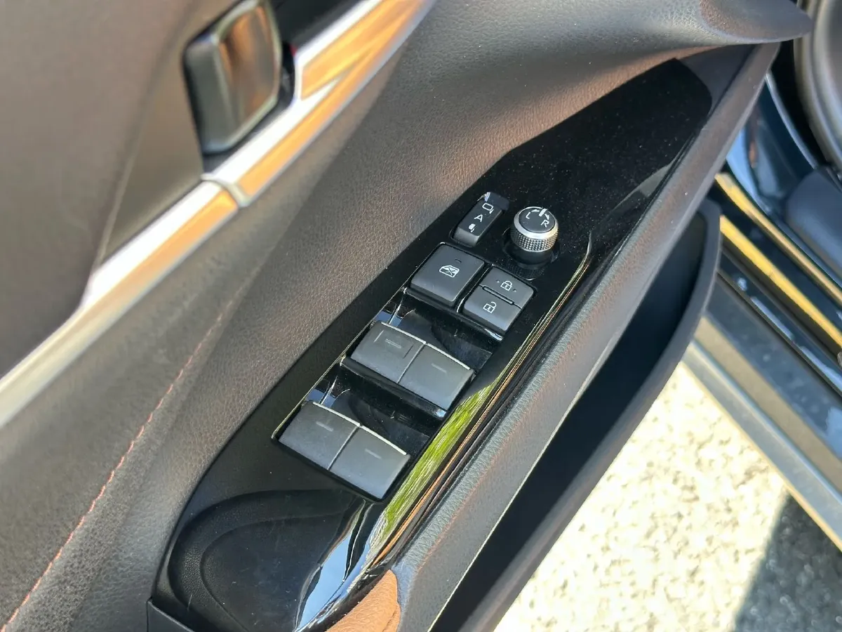 2023 Toyota Camry 2.0L 177HP L4 CVT,autocango,china used car exporter,china ev exporter,chinese used car exporter,chinese used ev exporter