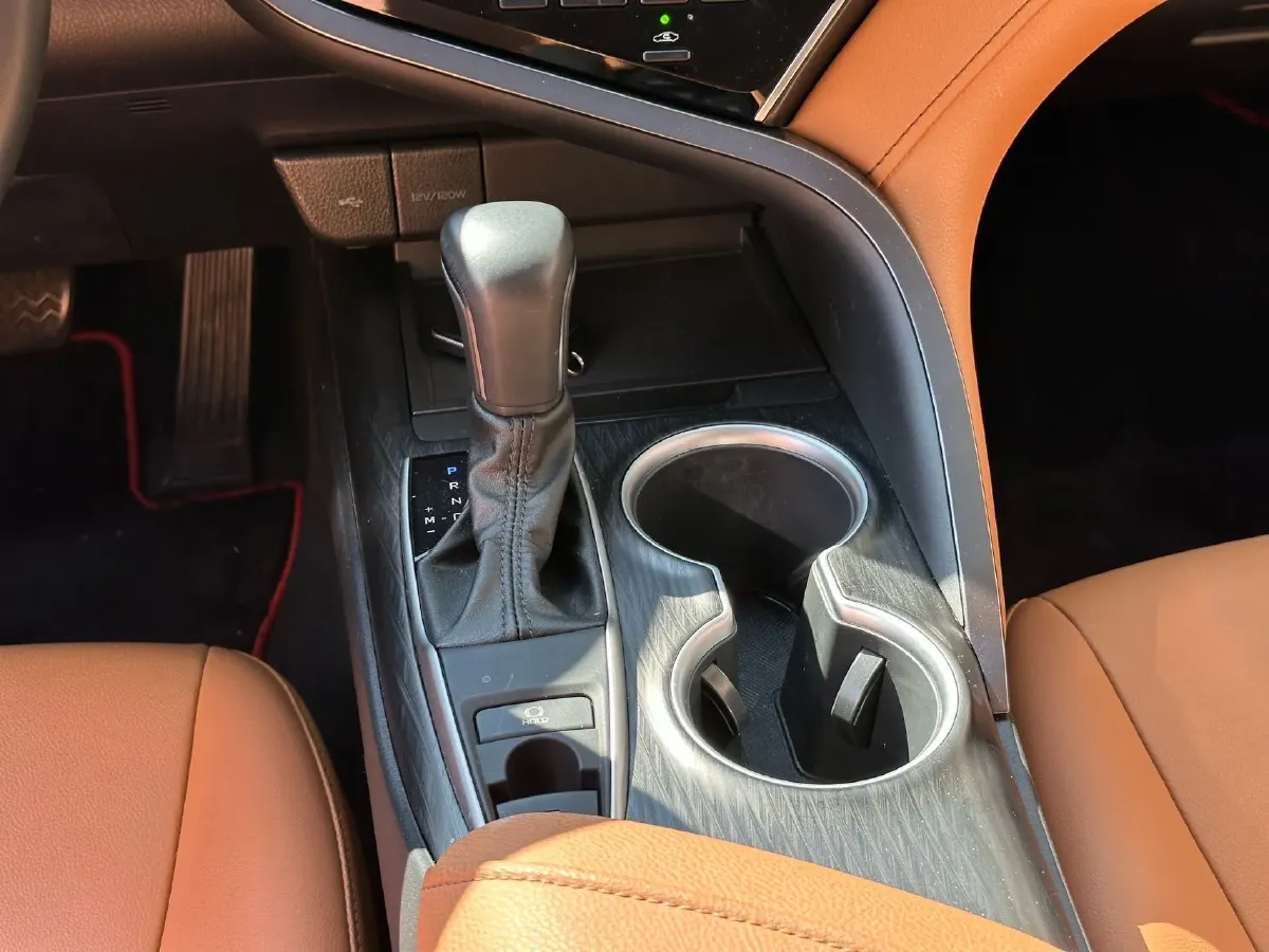 2023 Toyota Camry 2.0L 177HP L4 CVT,autocango,china used car exporter,china ev exporter,chinese used car exporter,chinese used ev exporter