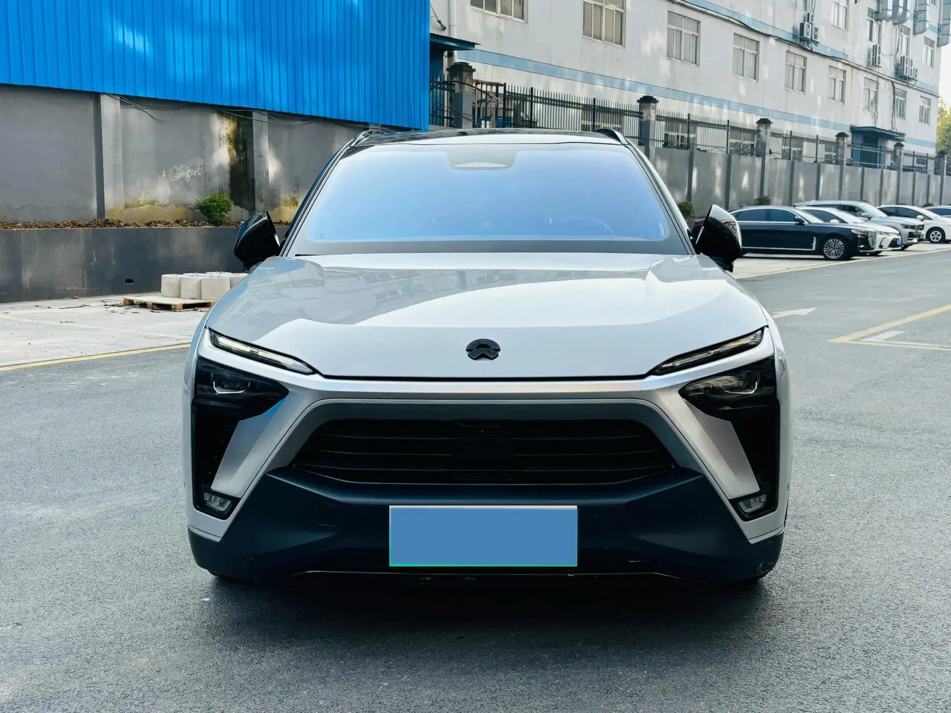 2020 NIO ES8 thumbnail 3