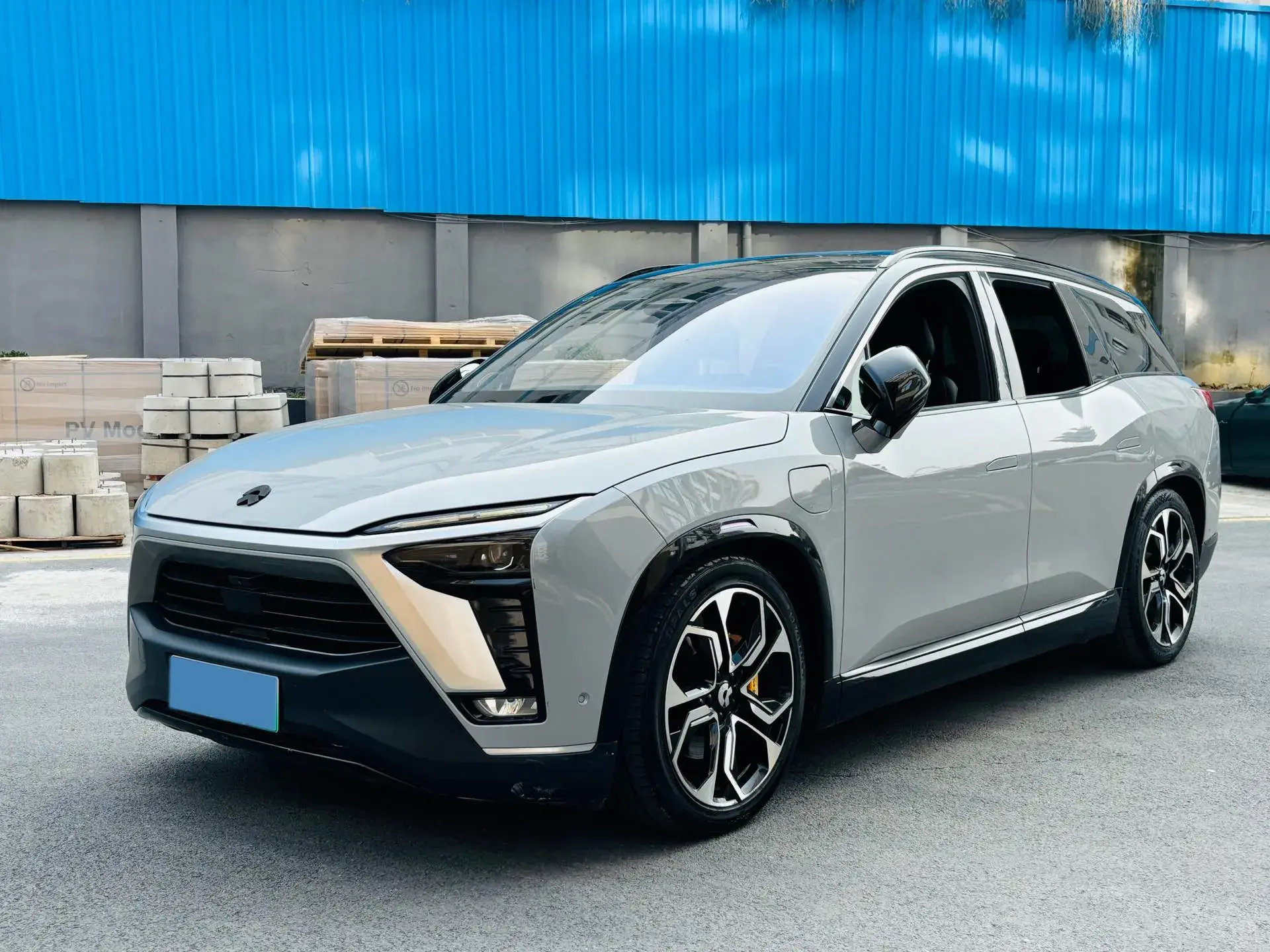 2020 NIO ES8 view 1