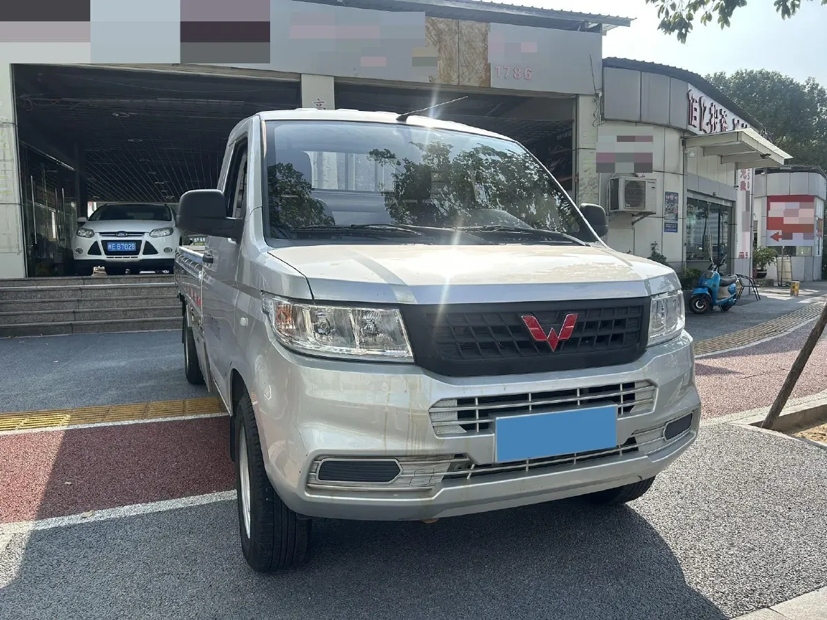 2023 WuLing RongGuang New Truck 1.5L 102HP L4 5MT,autocango,china used car exporter,china ev exporter,chinese used car exporter,chinese used ev exporter