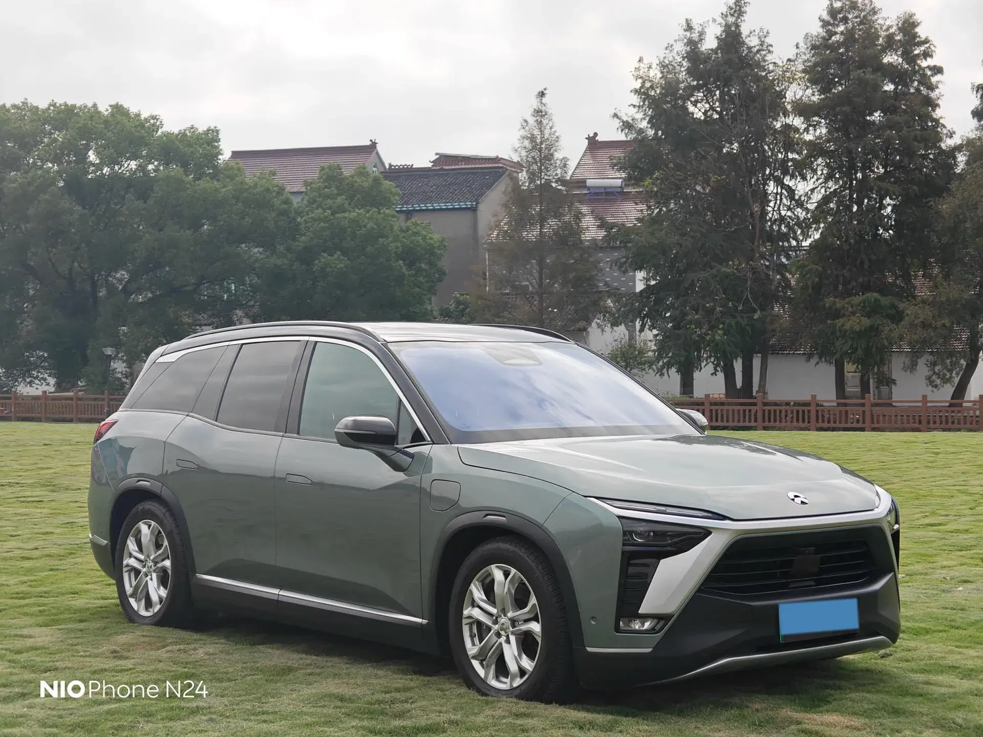 2022 NIO ES8 thumbnail 2