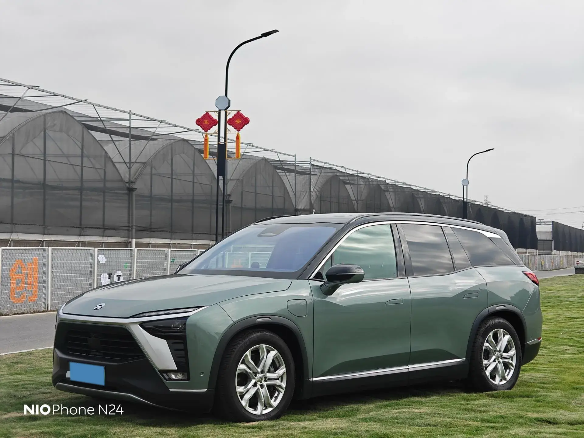 2022 NIO ES8 view 1