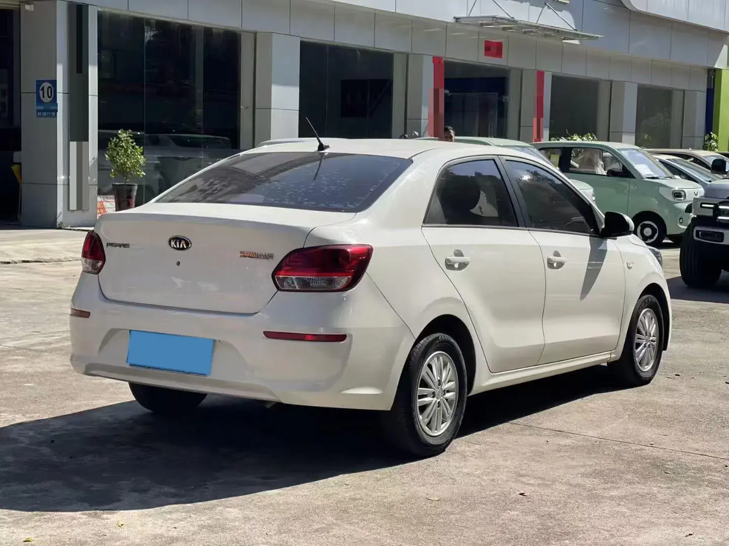 2020 KIA PEGAS thumbnail 4