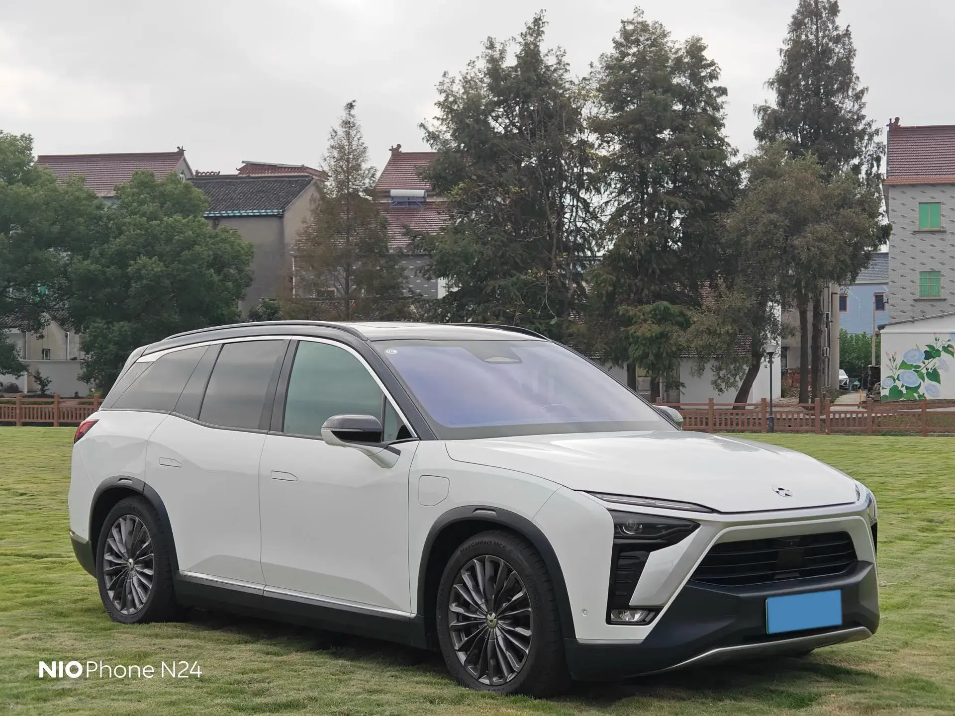 2020 NIO ES8 thumbnail 2