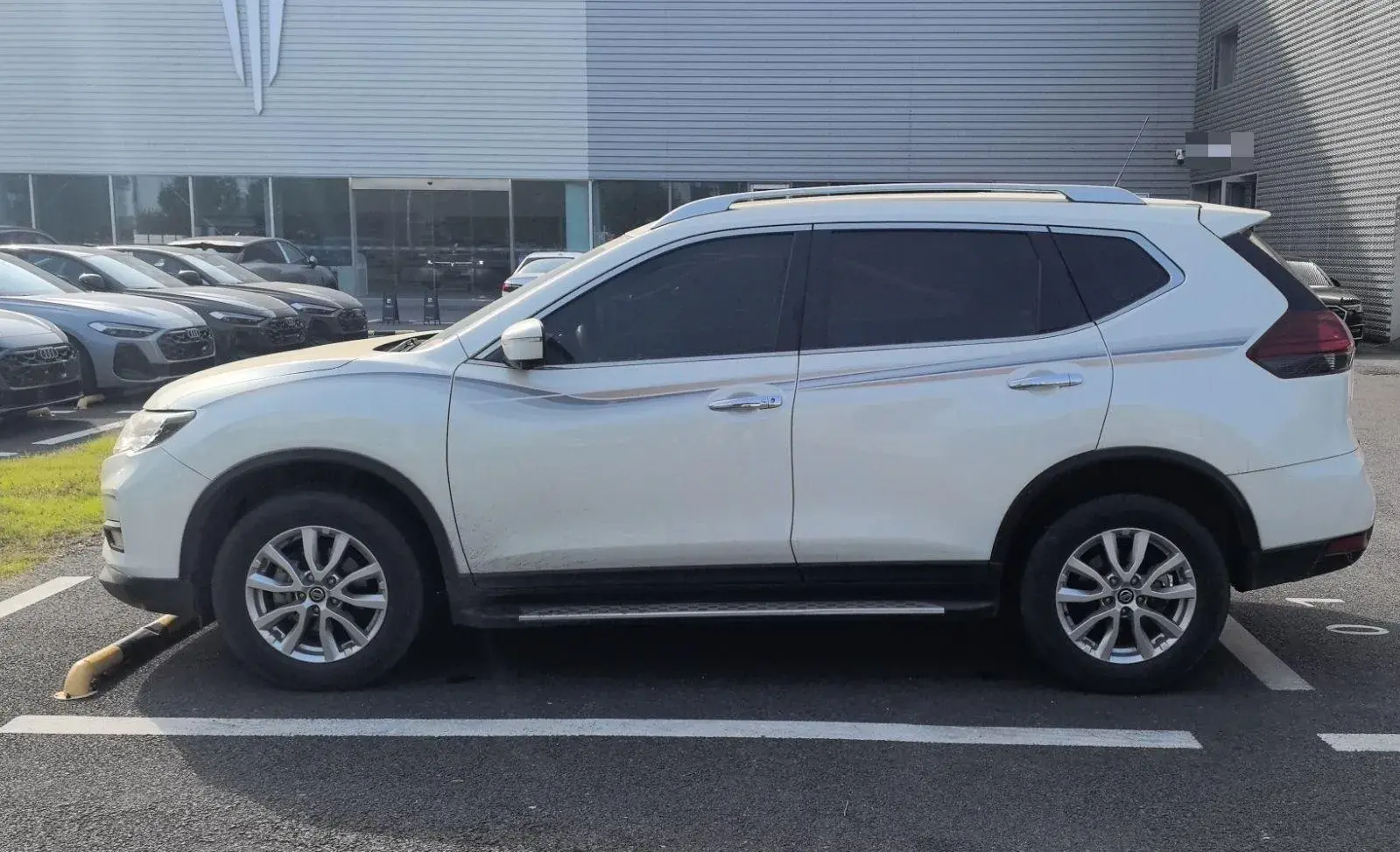 2021 NISSAN X-TRAIL thumbnail 2