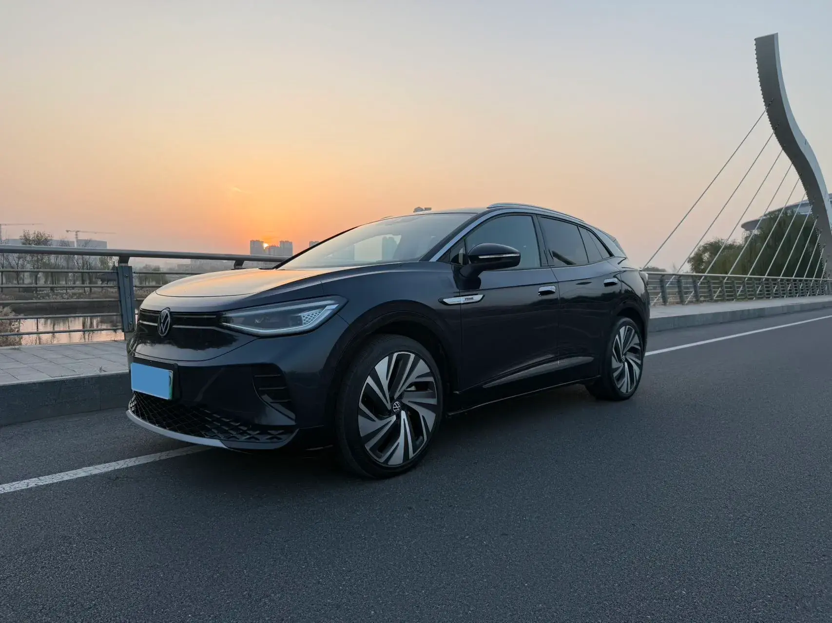 2024 VOLKSWAGEN ID.4 view 1