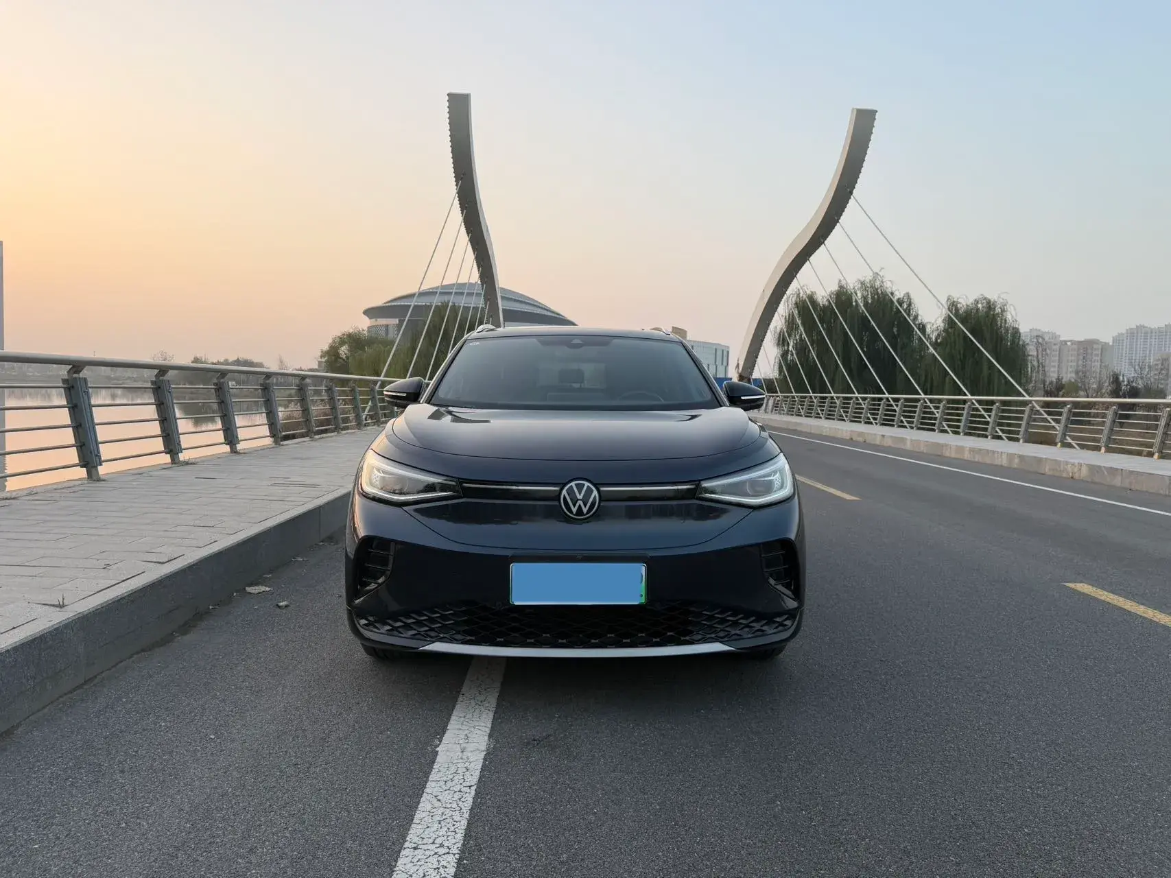 2024 VOLKSWAGEN ID.4 thumbnail 2