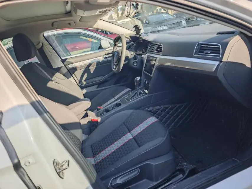 2019 VOLKSWAGEN LAMANDO thumbnail 3