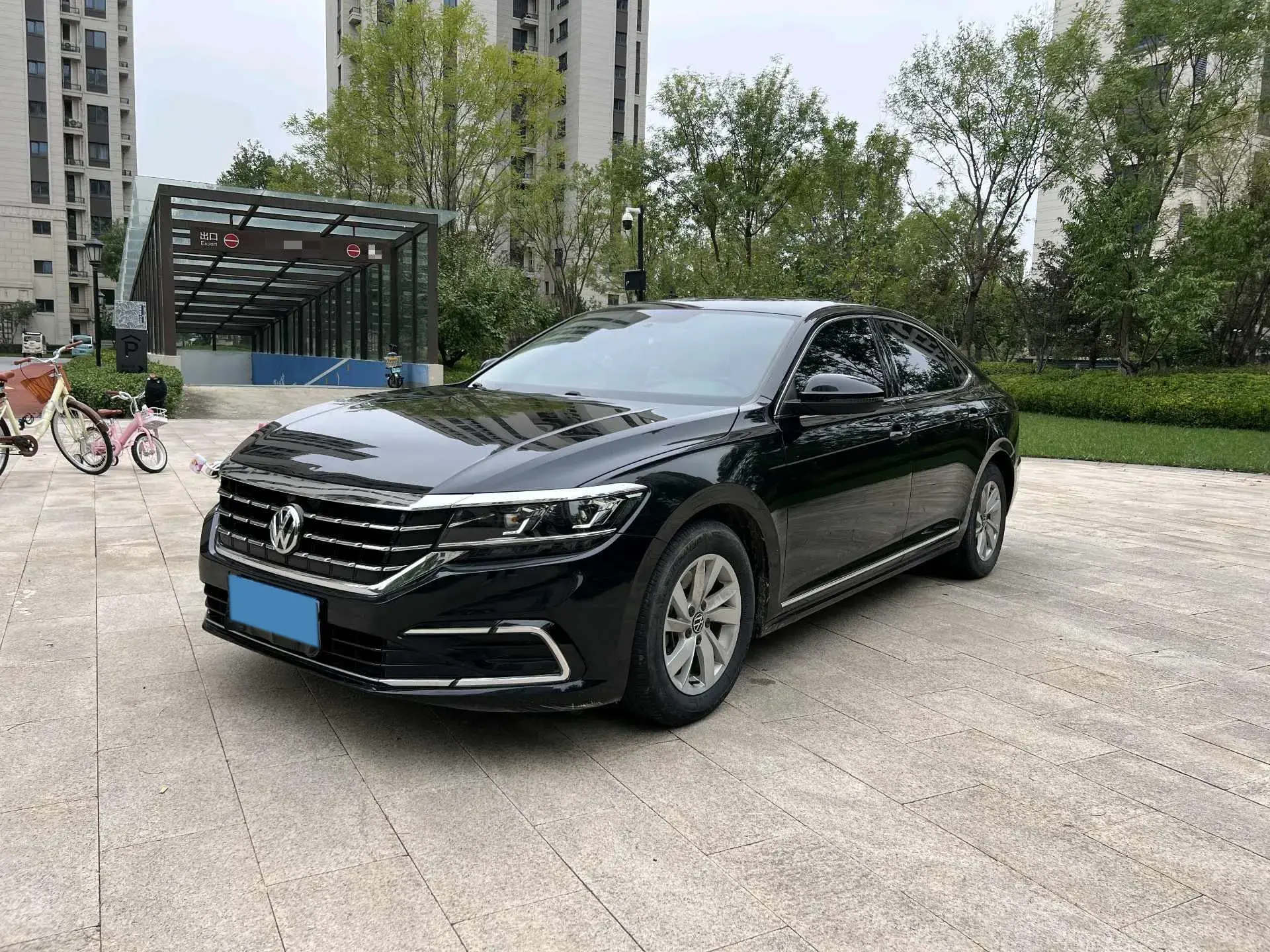 2021 VOLKSWAGEN PASSAT view 1