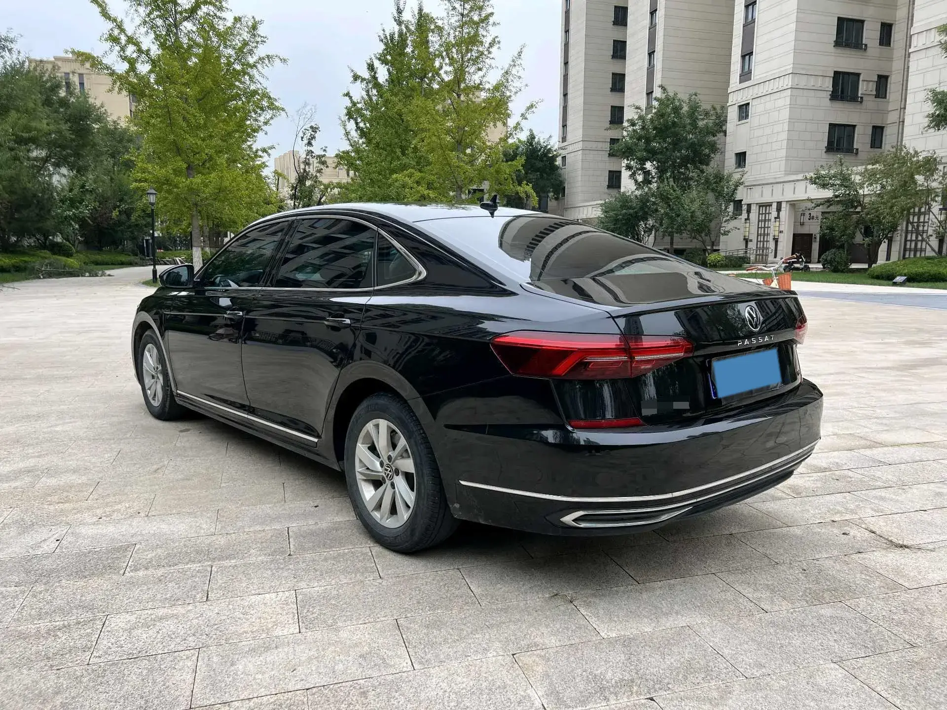 2021 VOLKSWAGEN PASSAT thumbnail 2