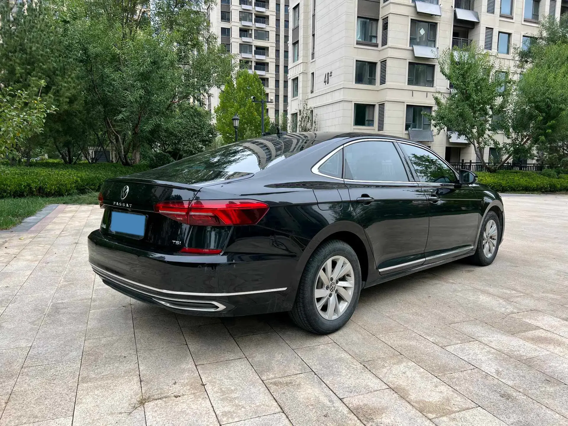 2021 VOLKSWAGEN PASSAT thumbnail 4