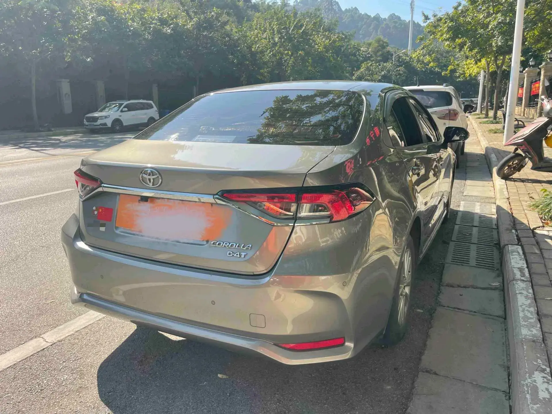 2019 TOYOTA COROLLA thumbnail 4