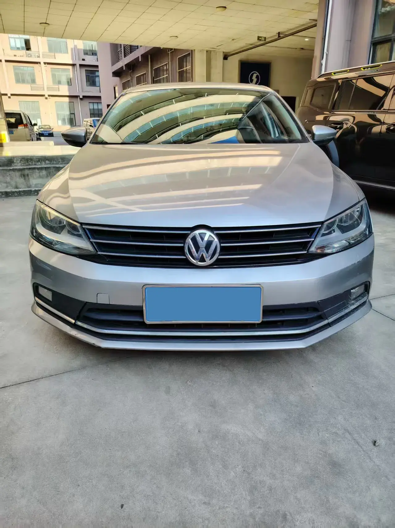 2018 VOLKSWAGEN SAGITAR thumbnail 2