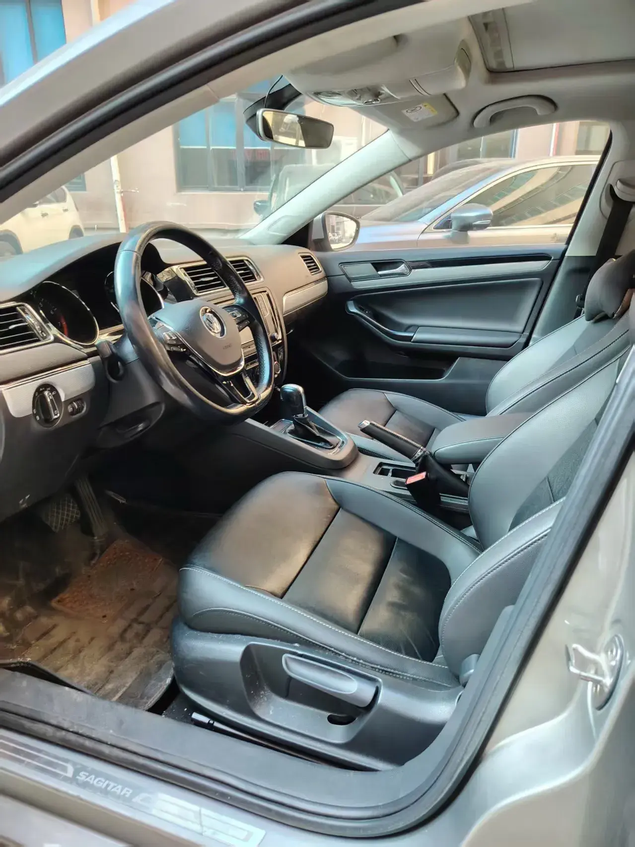 2018 VOLKSWAGEN SAGITAR thumbnail 4