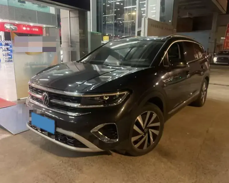 2021 VOLKSWAGEN TALAGON view 1