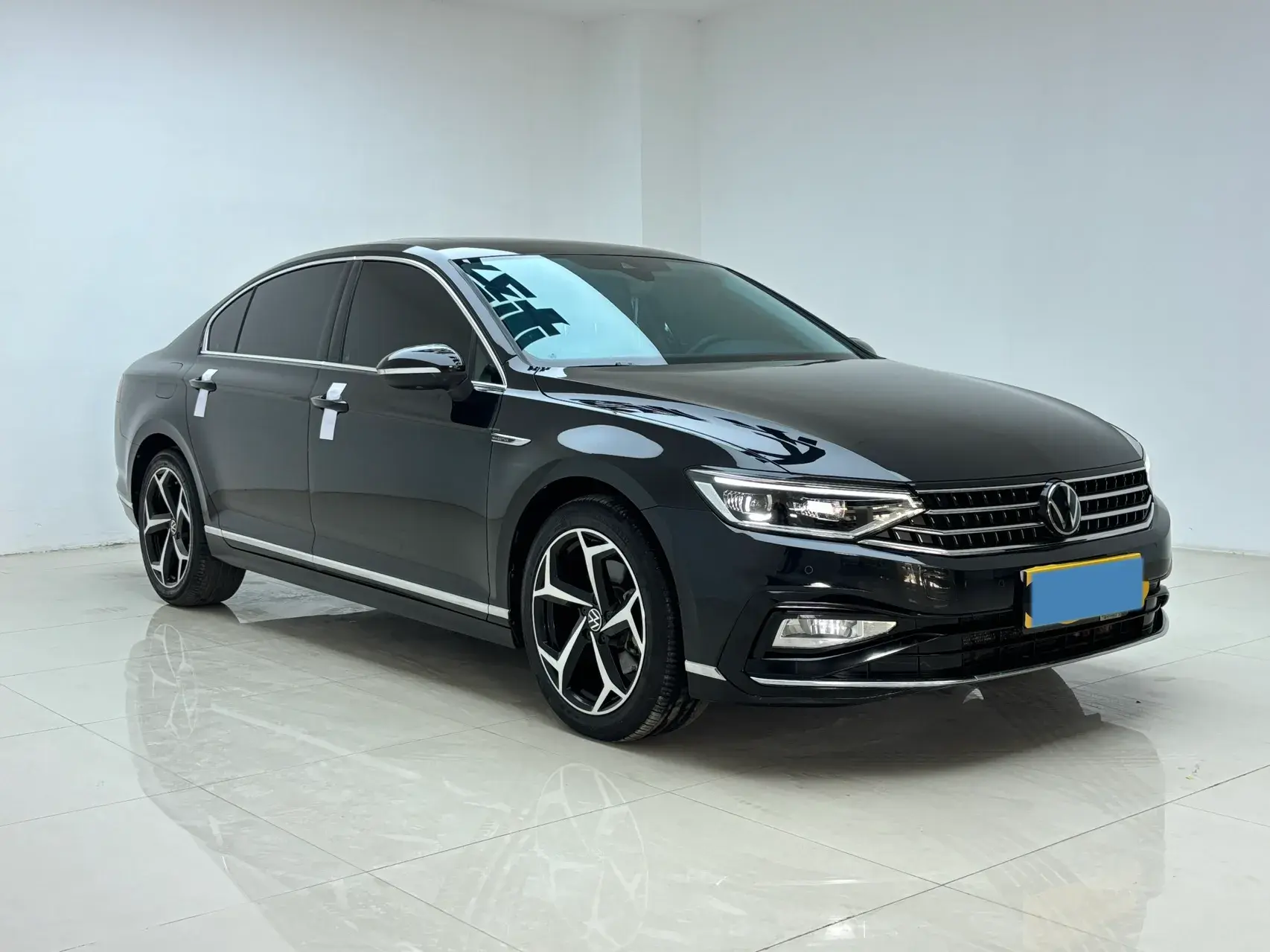 2023 VOLKSWAGEN MAGOTAN thumbnail 2