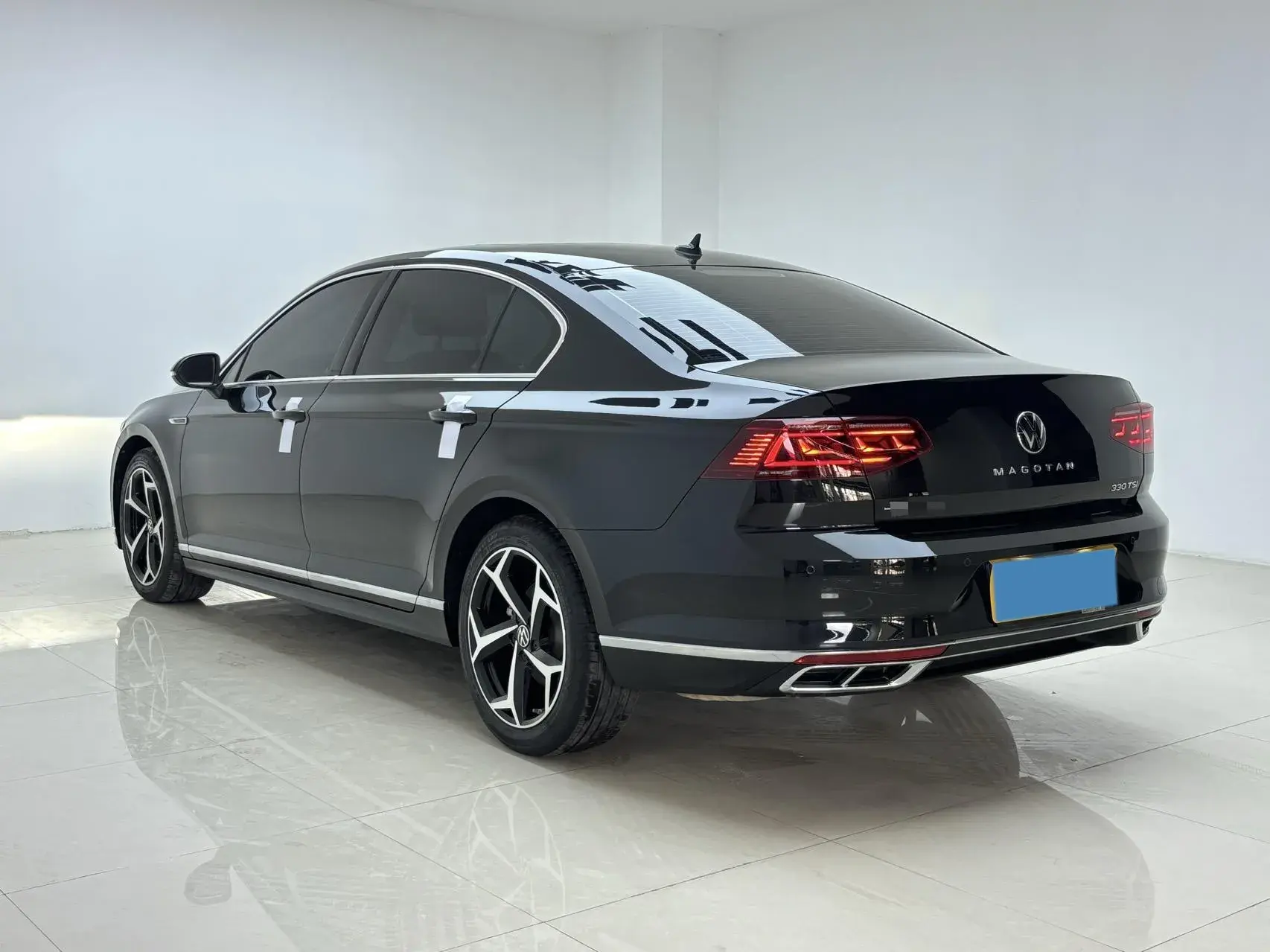 2023 VOLKSWAGEN MAGOTAN thumbnail 4