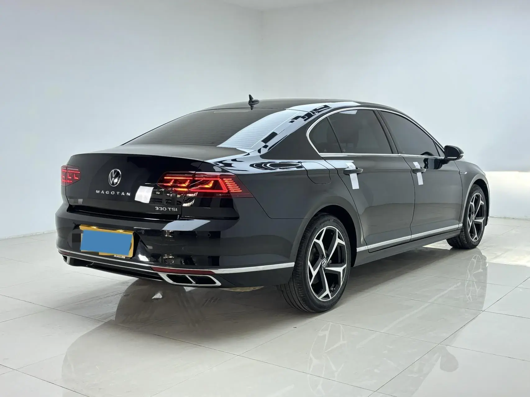 2023 VOLKSWAGEN MAGOTAN thumbnail 3