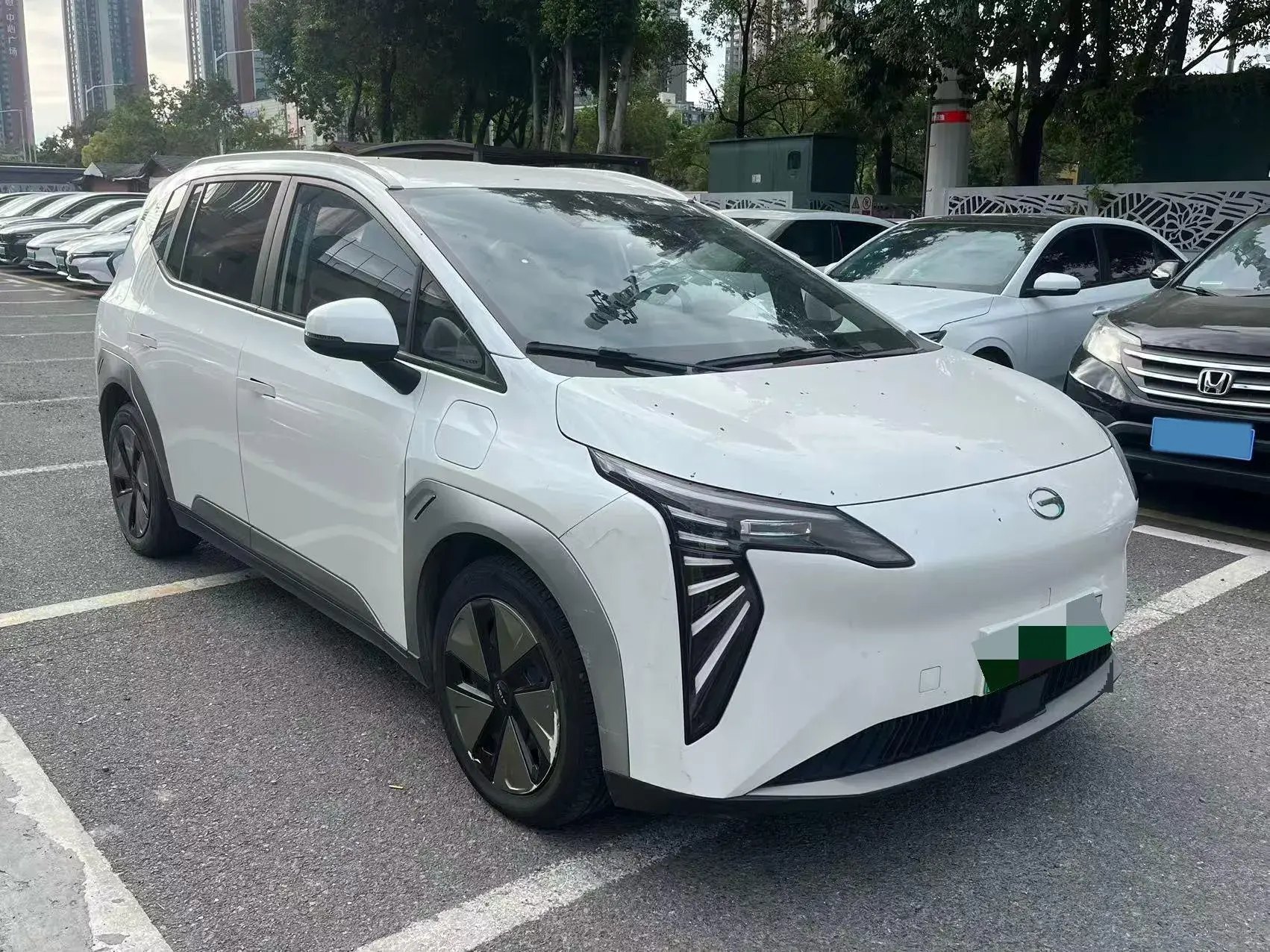 2023 AION Y thumbnail 2