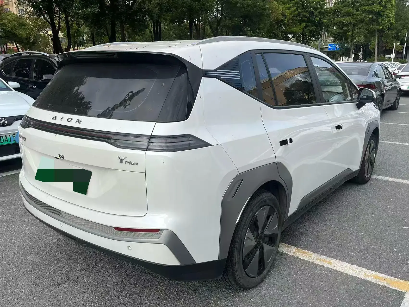 2023 AION Y thumbnail 3