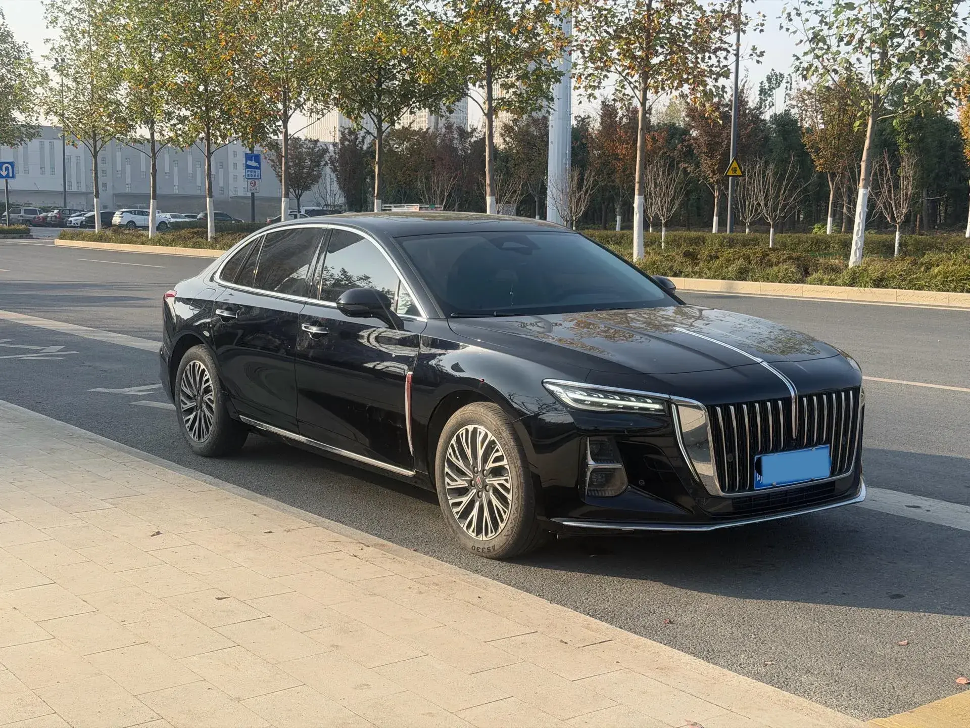 2024 HONGQI H5 thumbnail 3