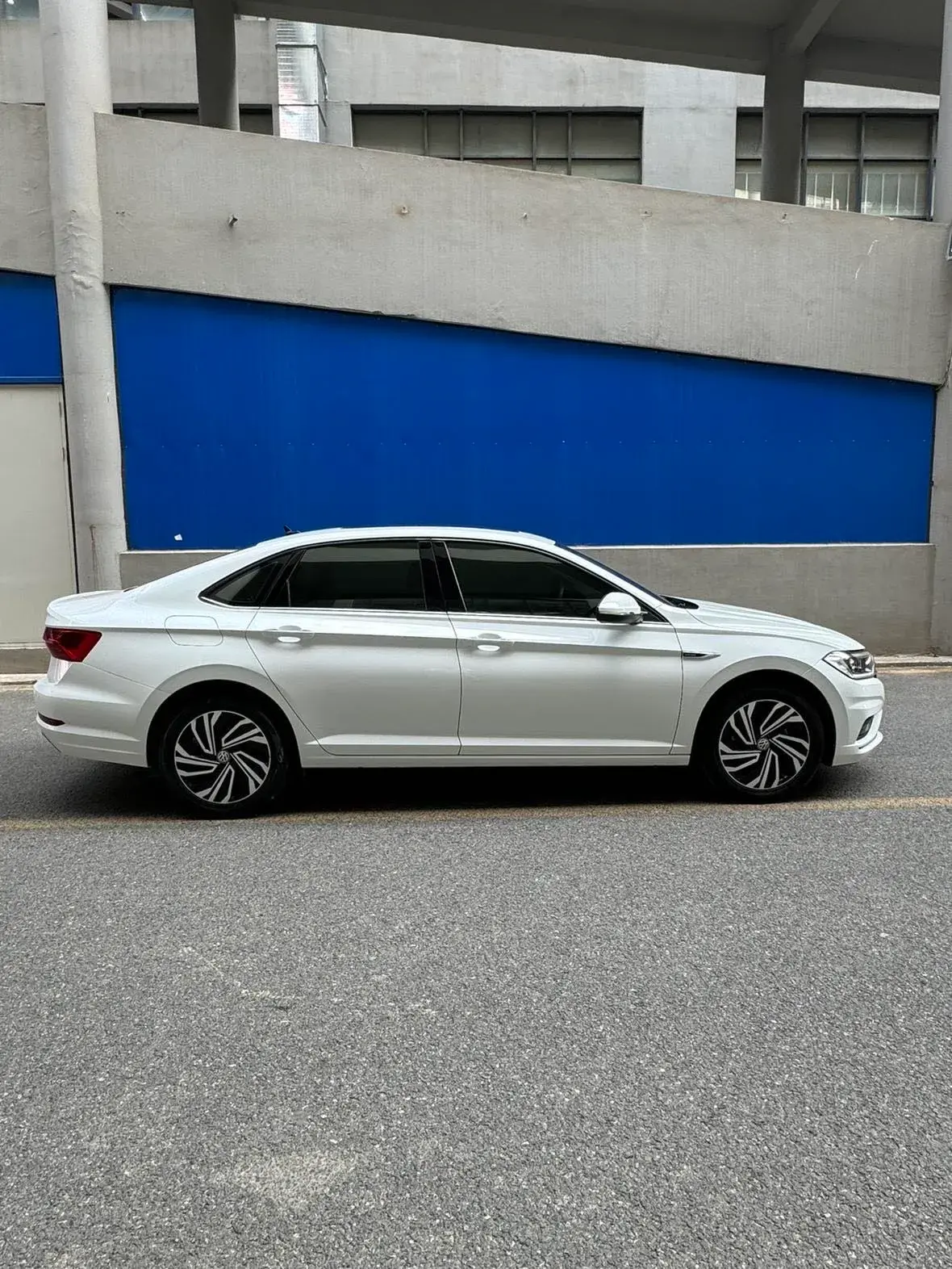 2021 VOLKSWAGEN SAGITAR thumbnail 3