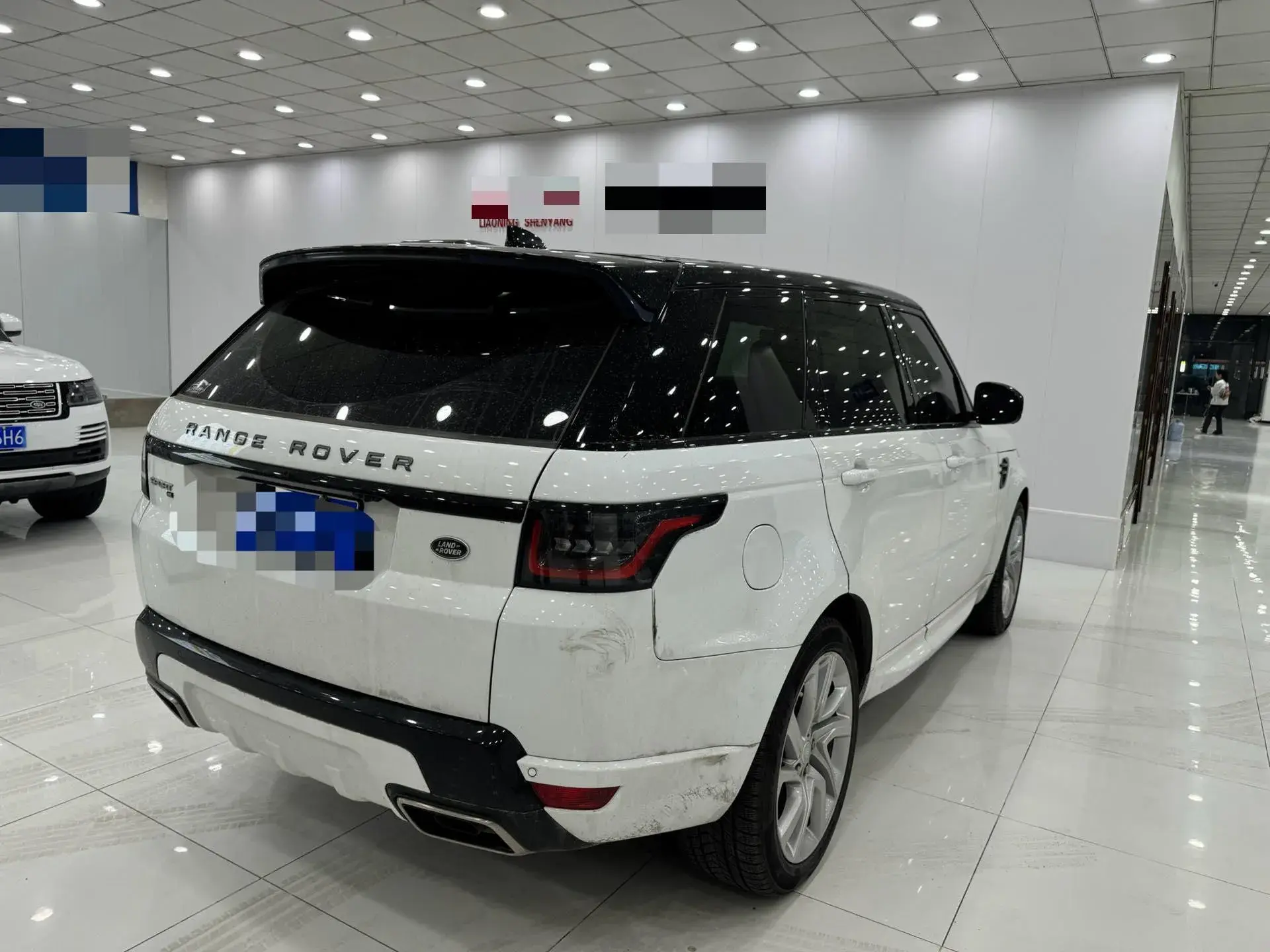 2020 LAND ROVER thumbnail 4
