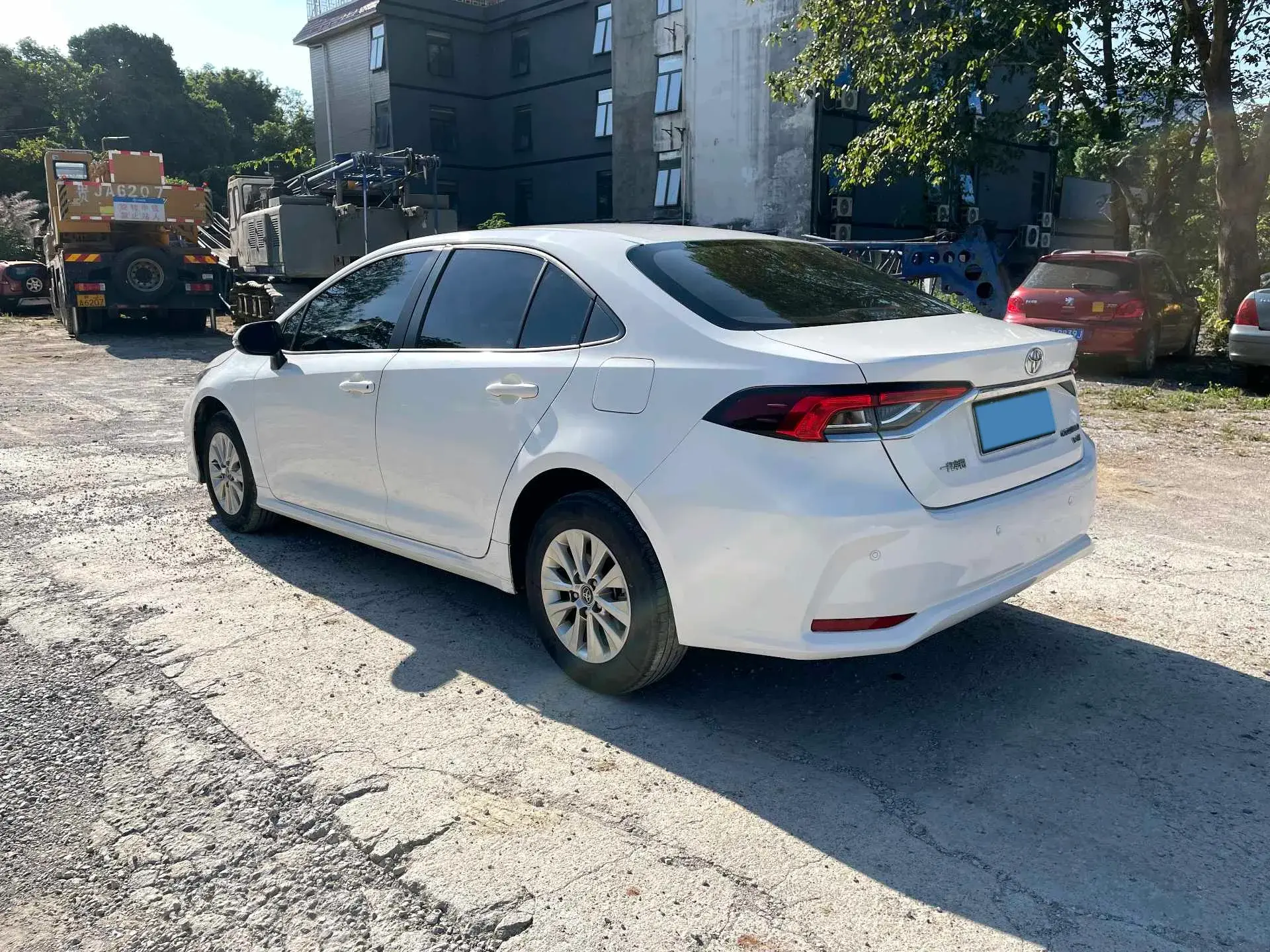 2019 TOYOTA COROLLA thumbnail 3