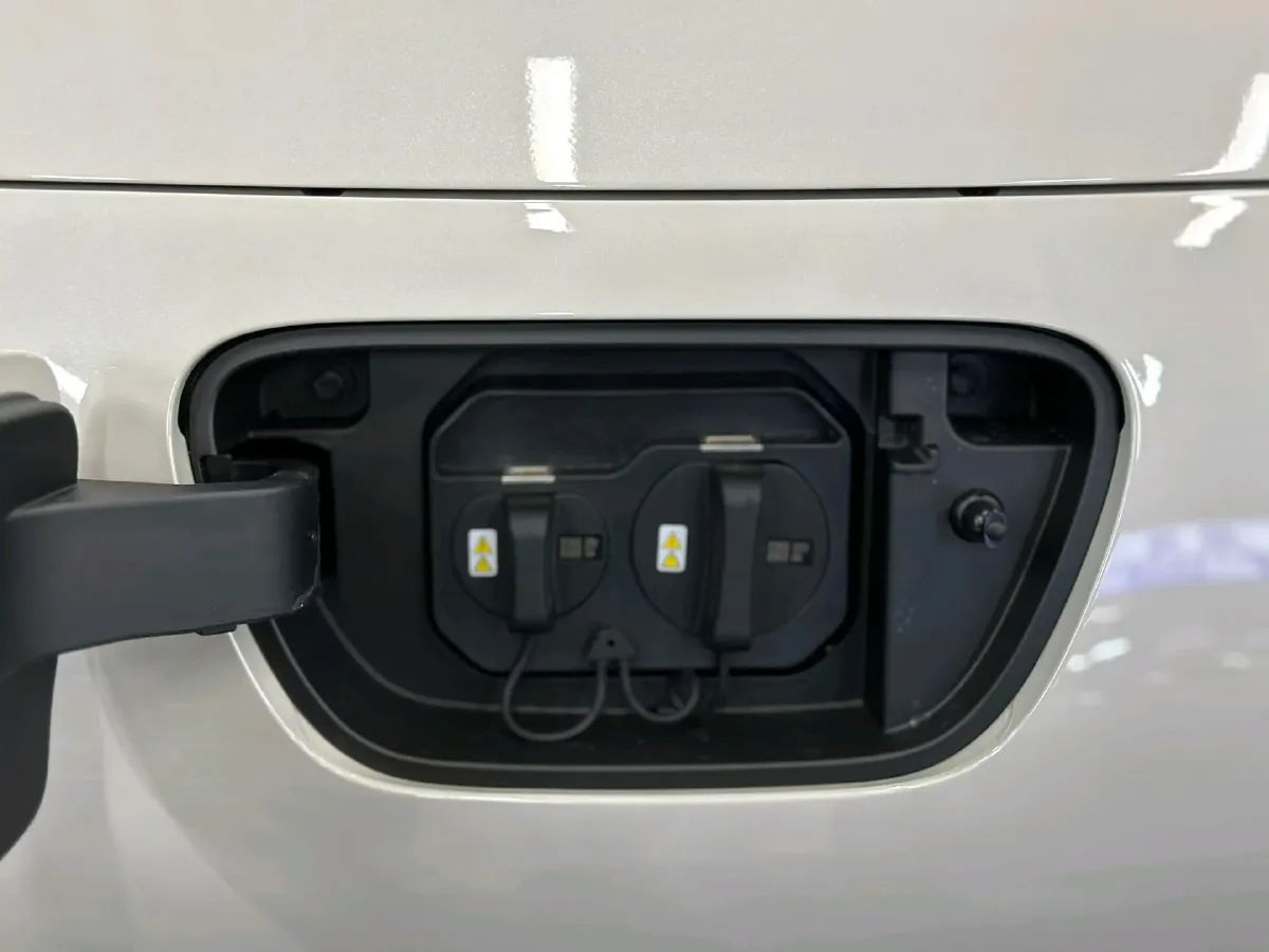 2025 WuLing HongGuang MINI EV BEV 16.2KWH,autocango,china used car exporter,china ev exporter,chinese used car exporter,chinese used ev exporter