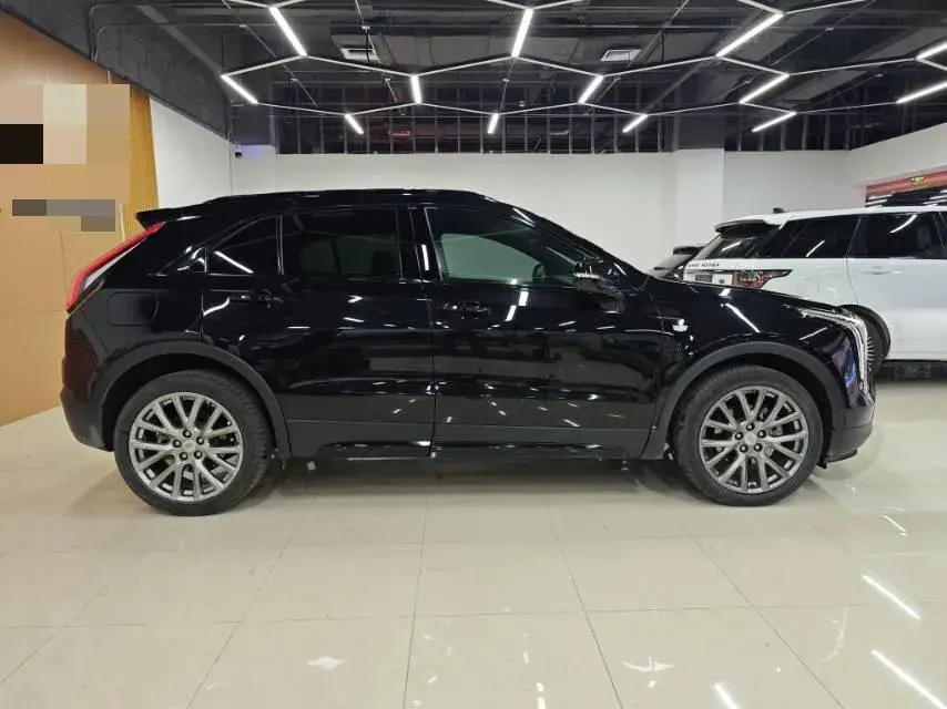 2023 CADILLAC XT4 thumbnail 4