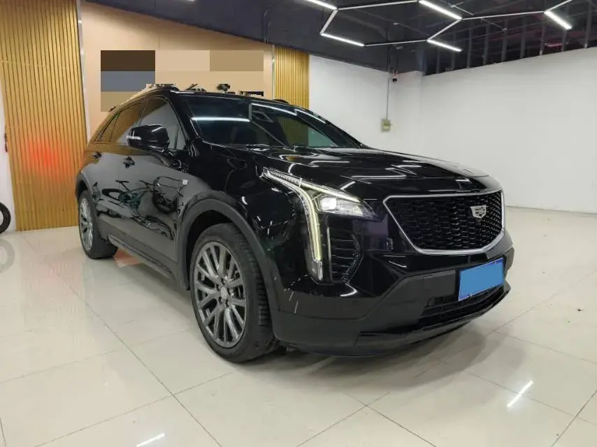 2023 CADILLAC XT4 thumbnail 3
