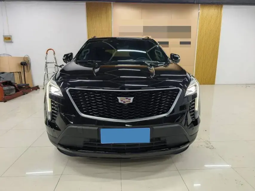 2023 CADILLAC XT4 thumbnail 2