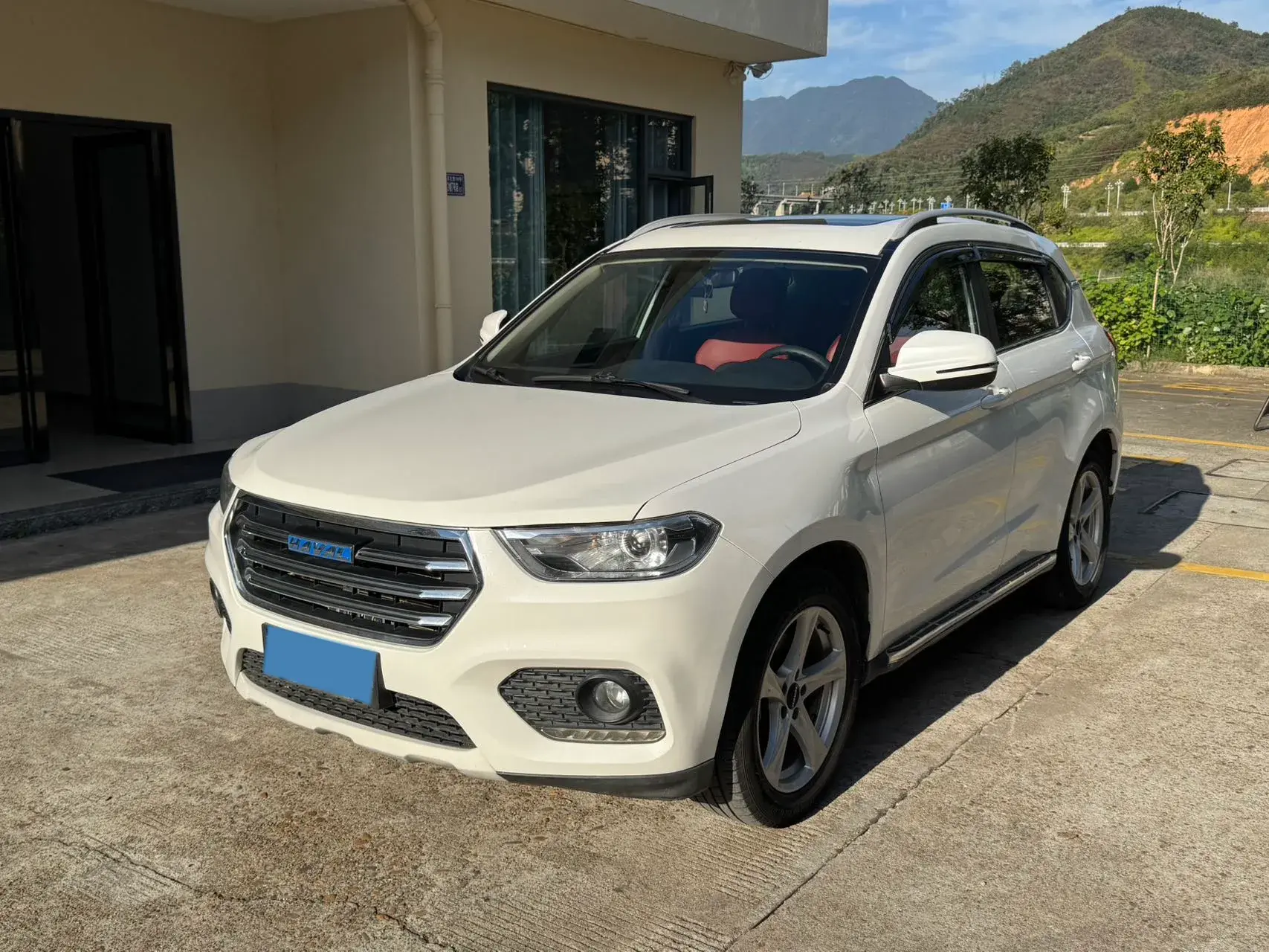 2018 HAVAL H2 view 1