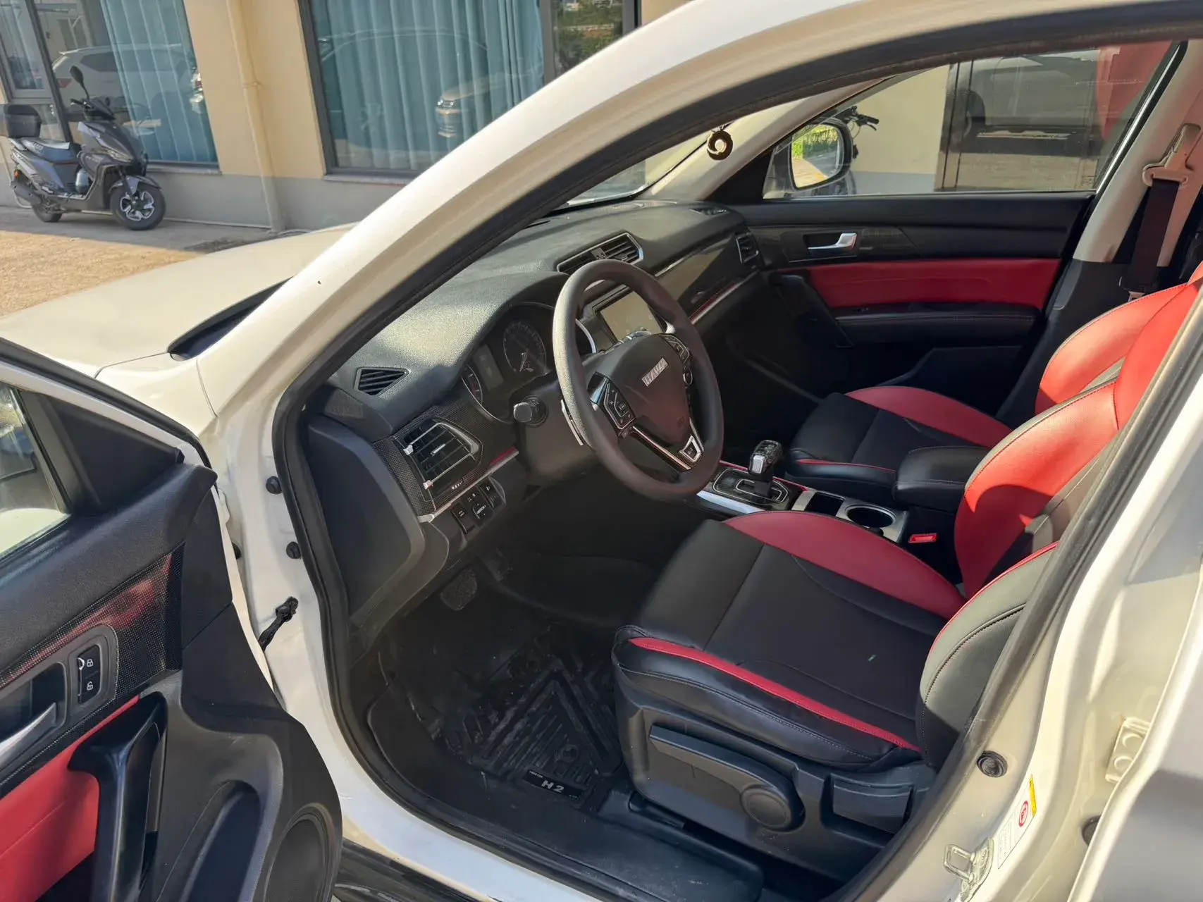 2018 HAVAL H2 thumbnail 4