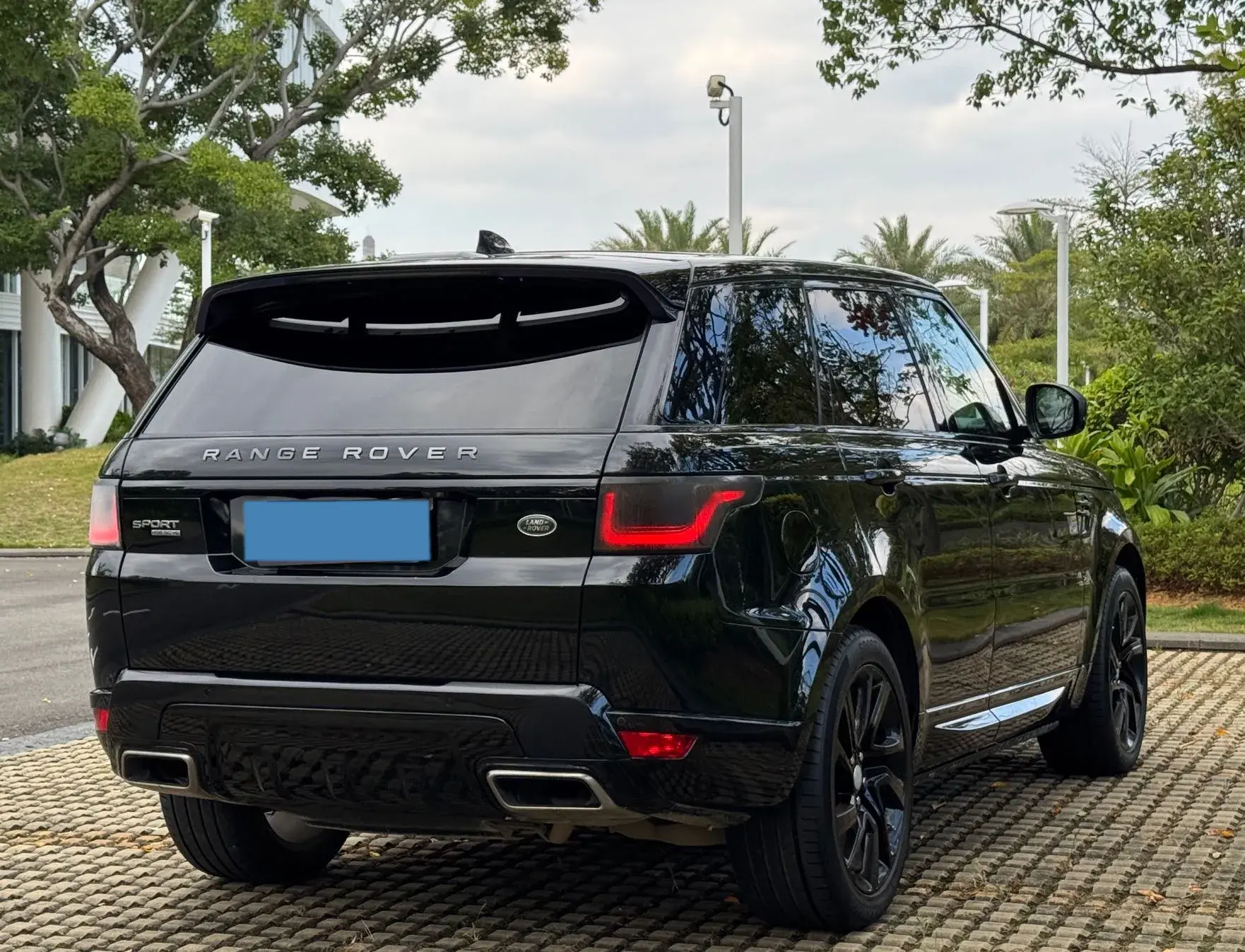 2018 LAND ROVER thumbnail 3