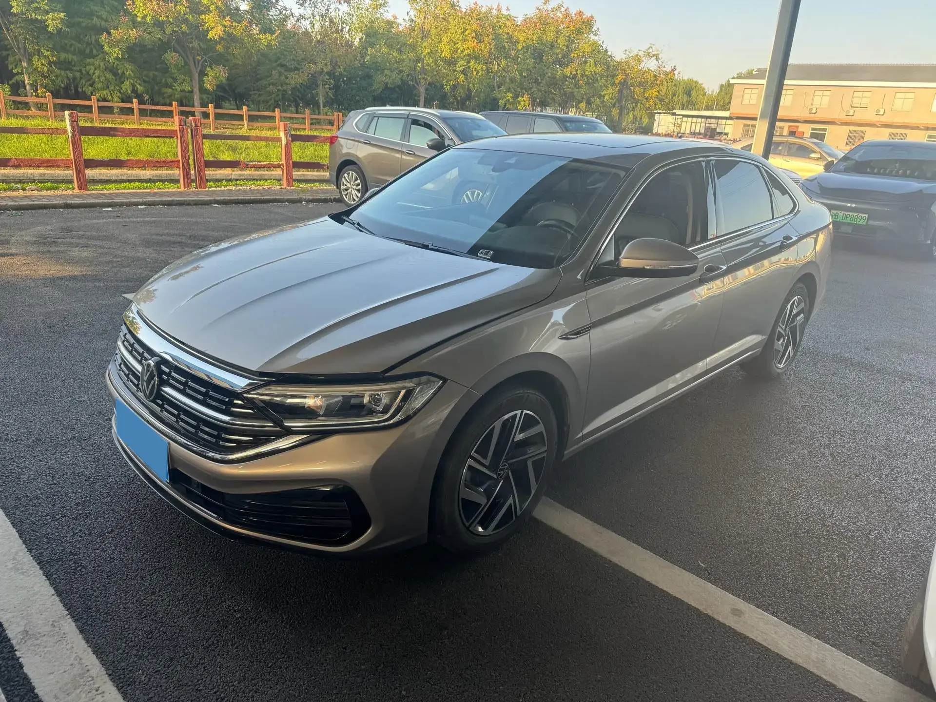 2023 VOLKSWAGEN SAGITAR view 1