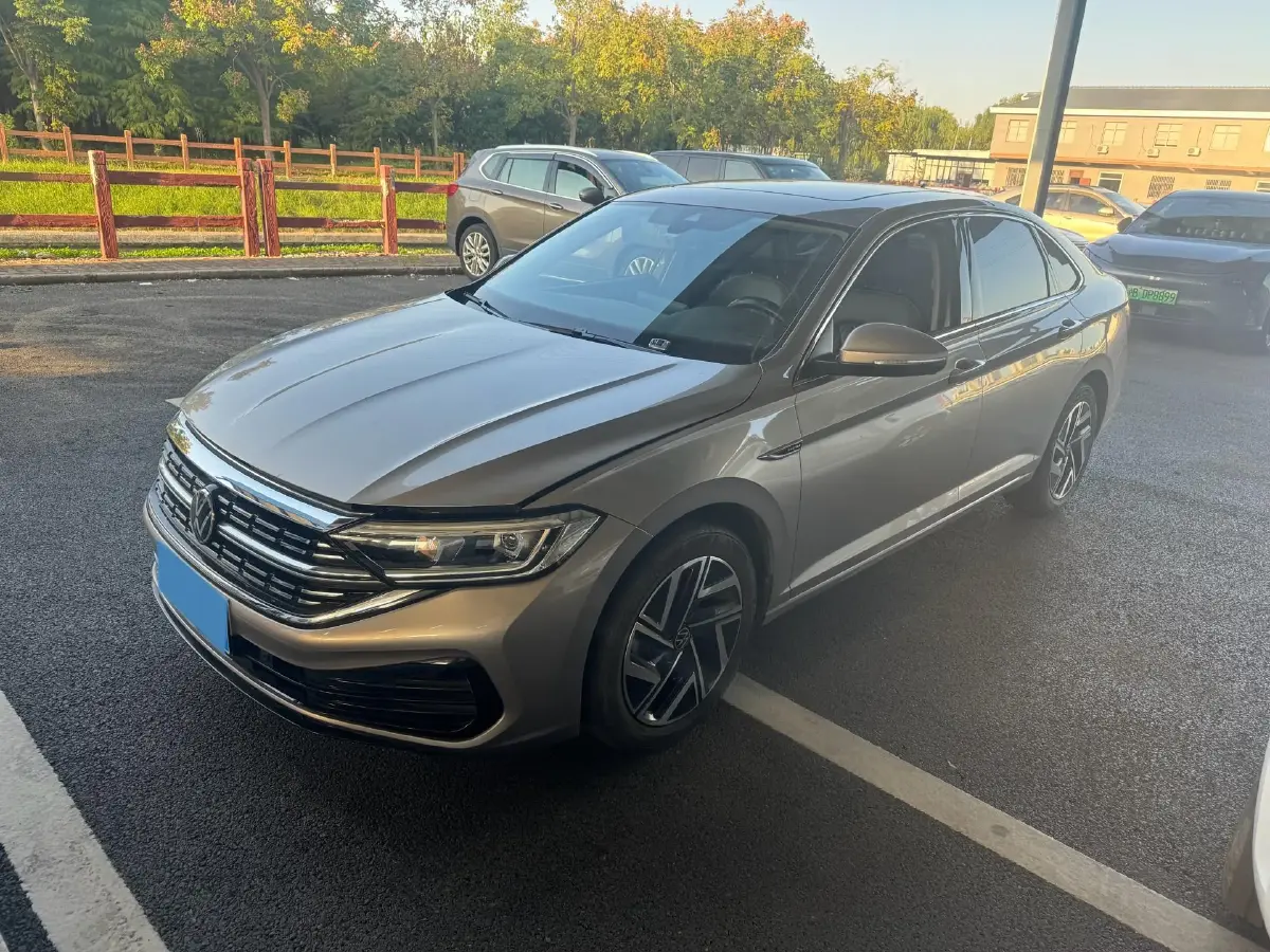 2023 Volkswagen Sagitar 1.5T 160HP L4 7DCT